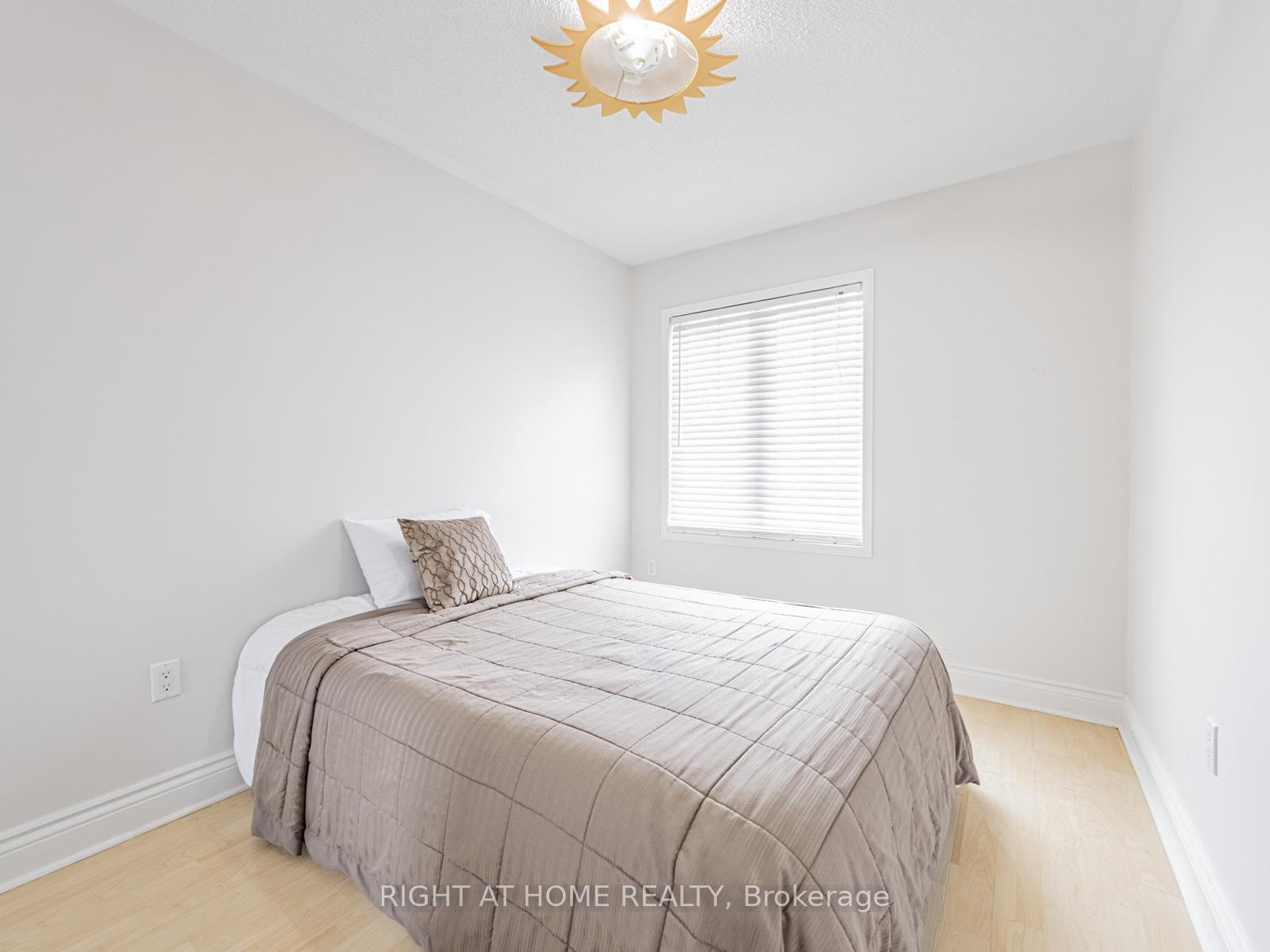 Photo 14 of 54 Roadmaster Lane, Brampton, Fletcher's Meadow — HOMEH