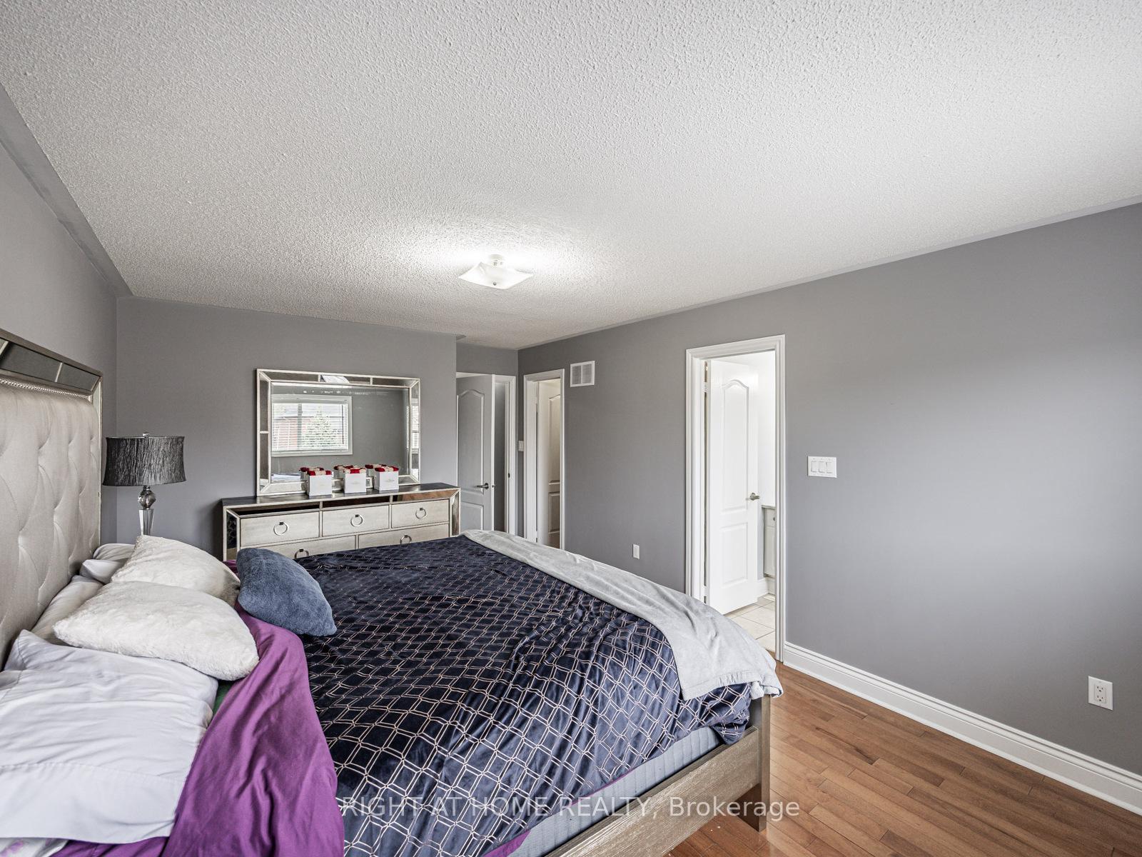 Photo 24 of 54 Roadmaster Lane, Brampton, Fletcher's Meadow — HOMEH
