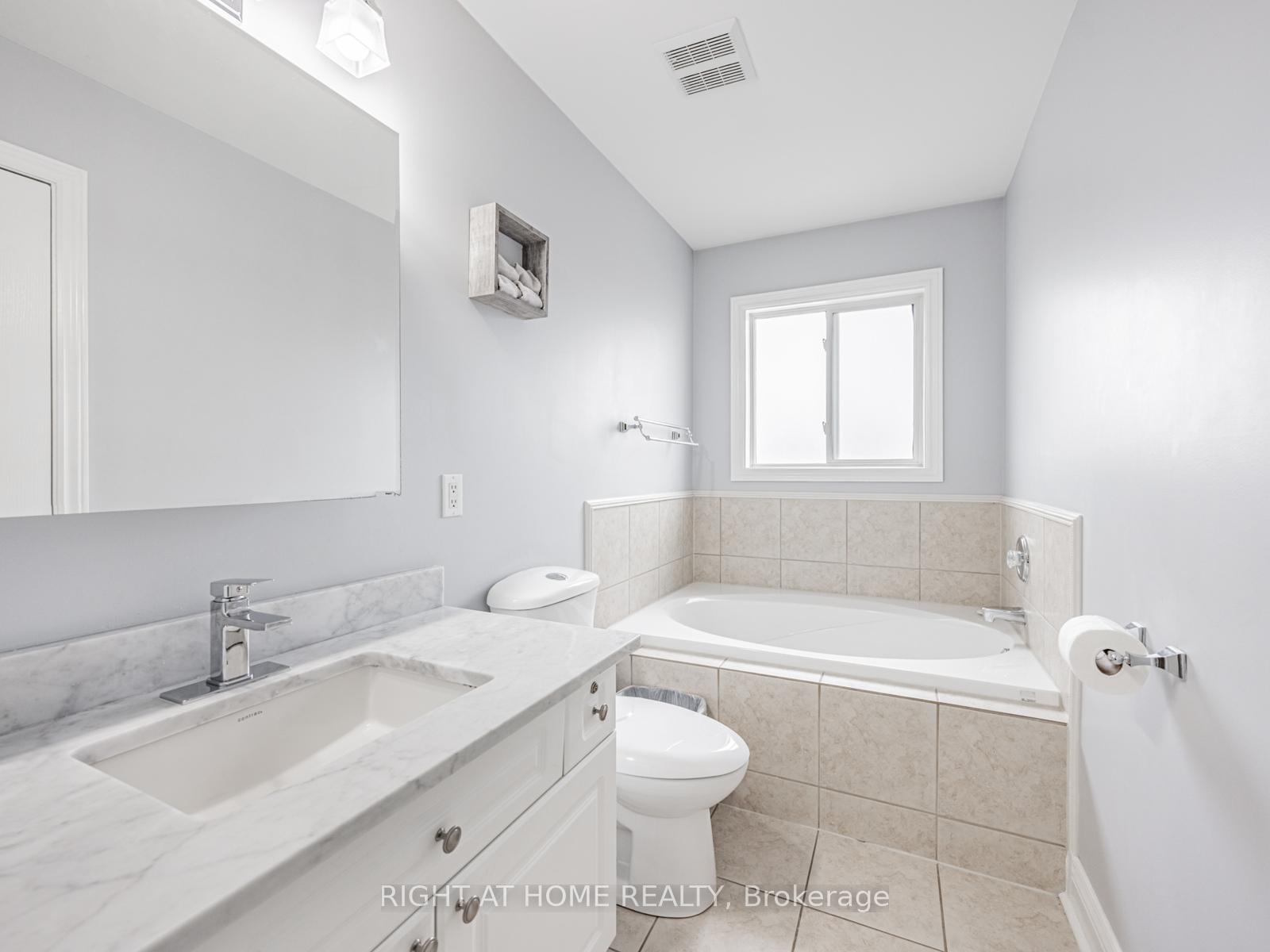 Photo 23 of 54 Roadmaster Lane, Brampton, Fletcher's Meadow — HOMEH