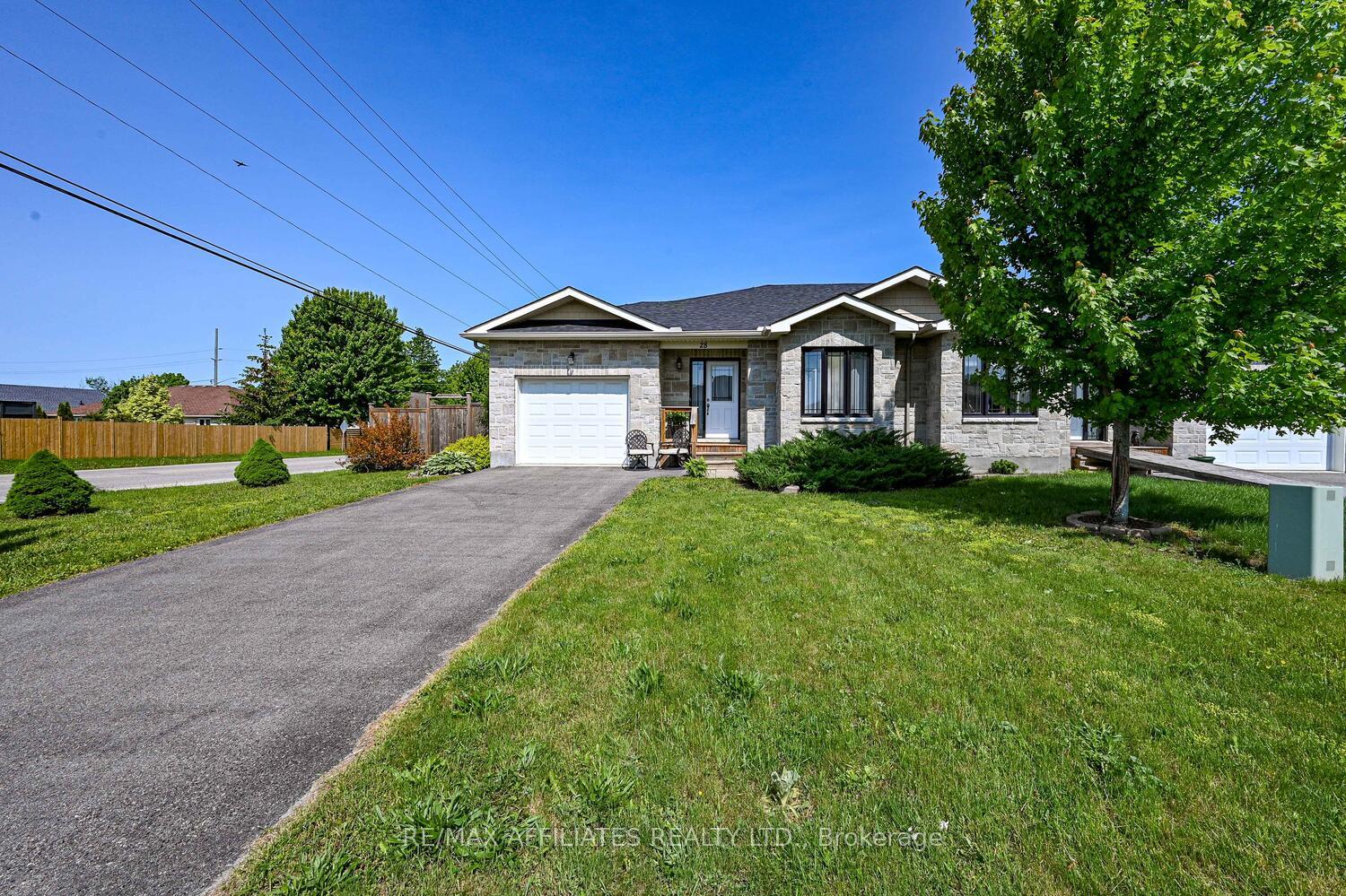 Photo 1 of 28 Lee Avenue, Smiths Falls — HOMEH