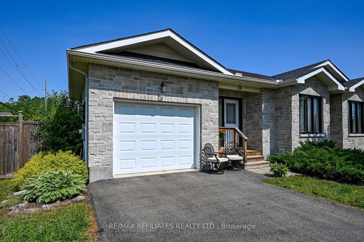 Photo 12 of 28 Lee Avenue, Smiths Falls — HOMEH