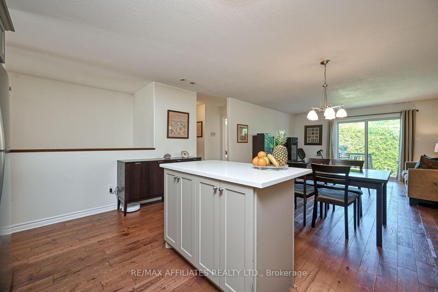 Photo 9 of 28 Lee Avenue, Smiths Falls — HOMEH