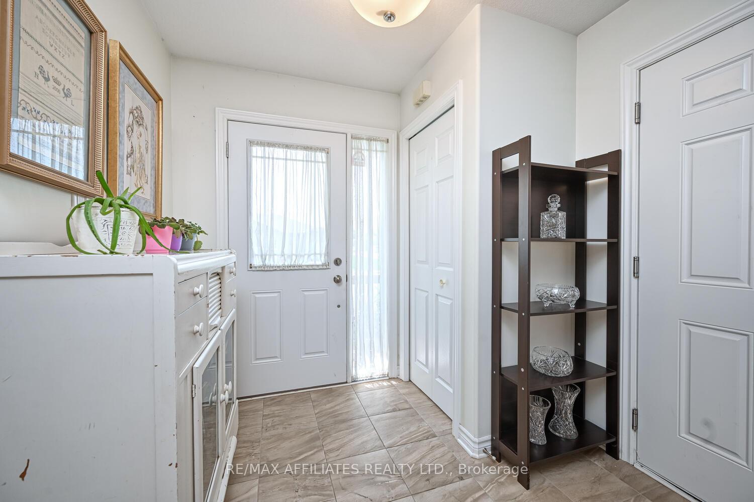 Photo 7 of 28 Lee Avenue, Smiths Falls — HOMEH