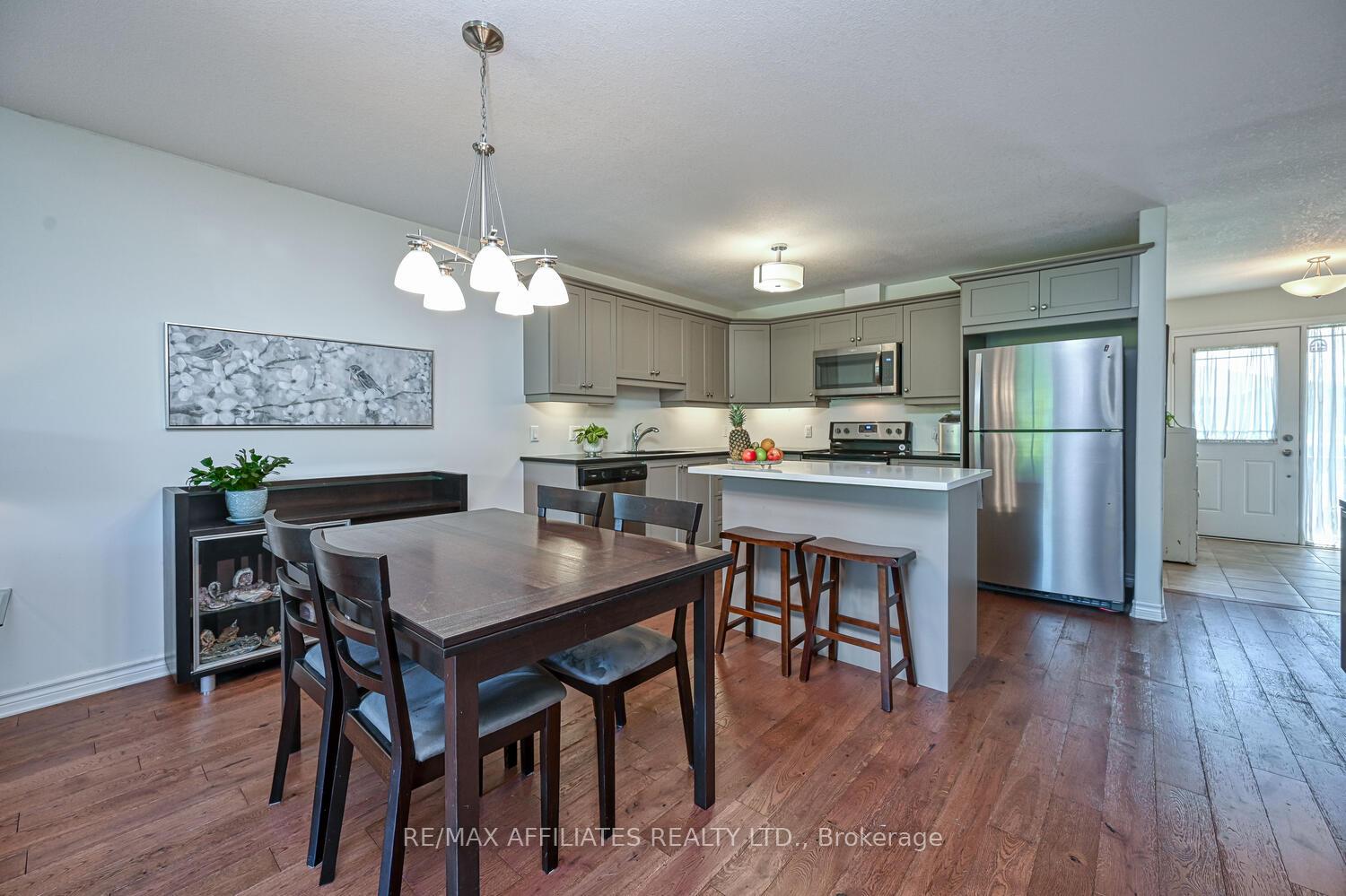 Photo 11 of 28 Lee Avenue, Smiths Falls — HOMEH