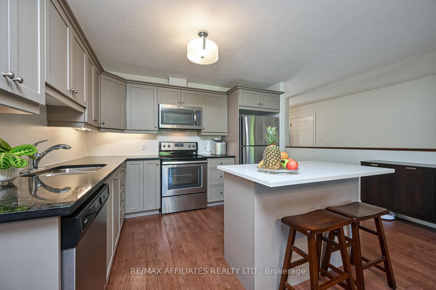 Photo 8 of 28 Lee Avenue, Smiths Falls — HOMEH