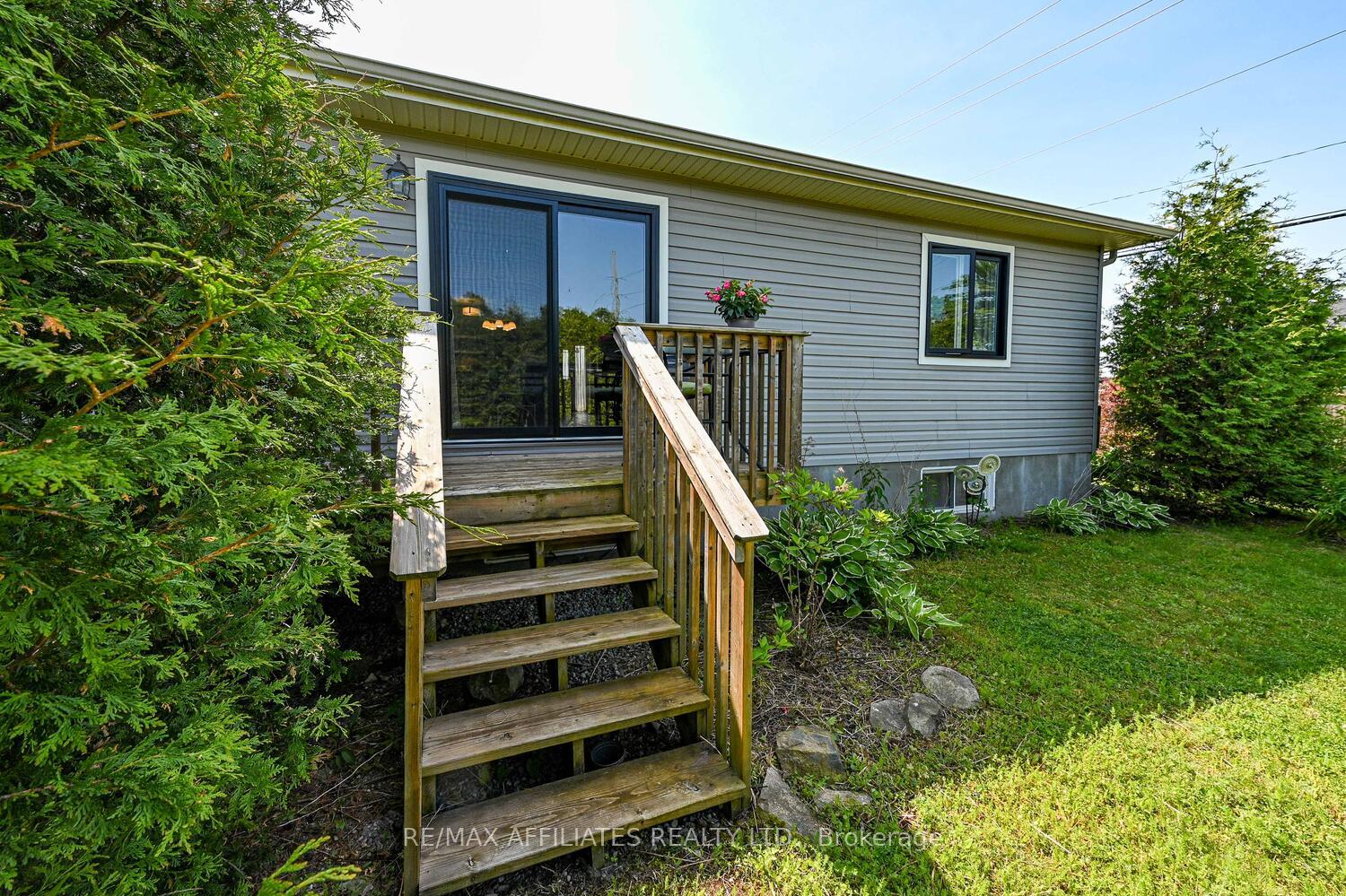 Photo 29 of 28 Lee Avenue, Smiths Falls — HOMEH