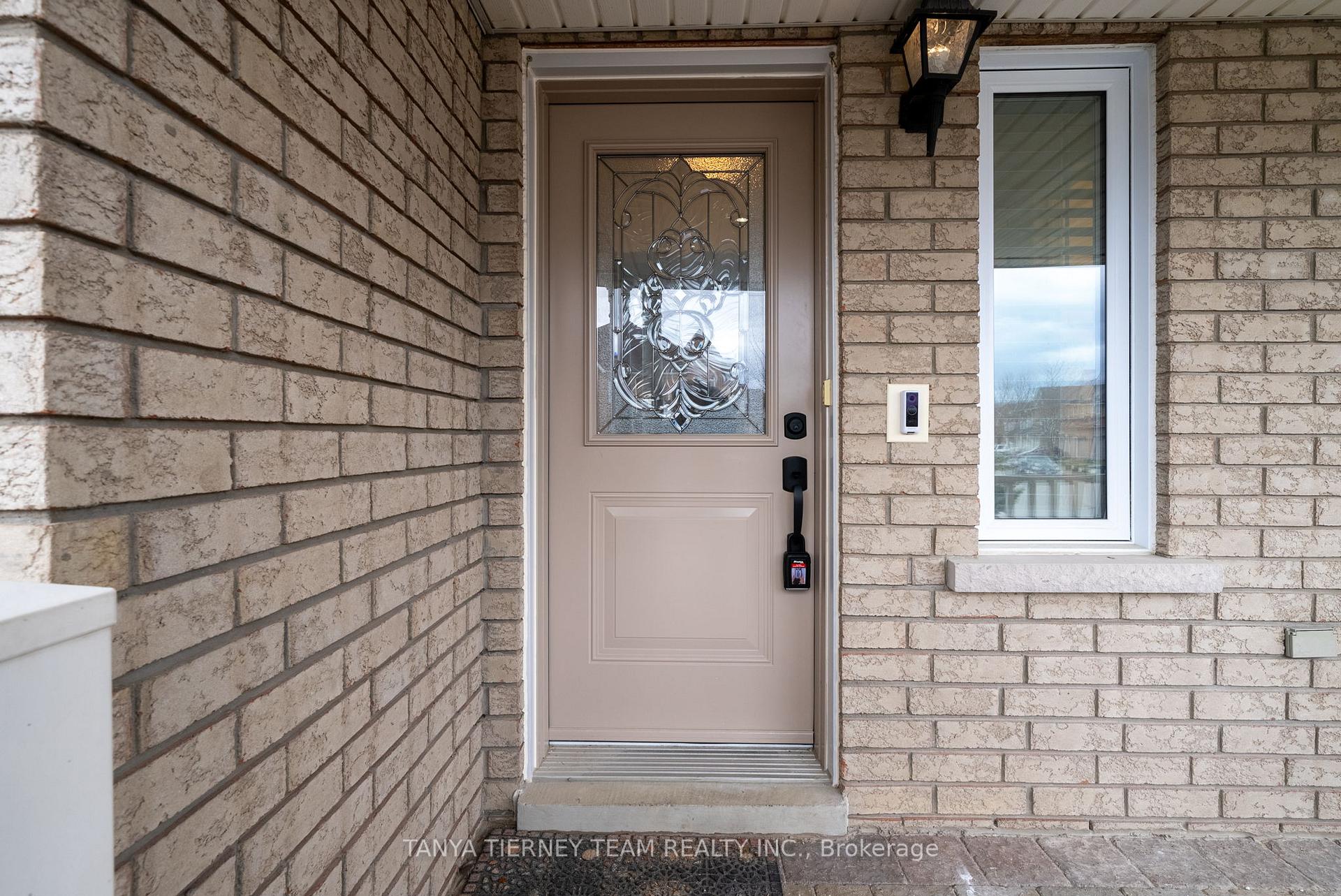 Photo 4 of 95 Brownridge Place, Whitby, Williamsburg — HOMEH