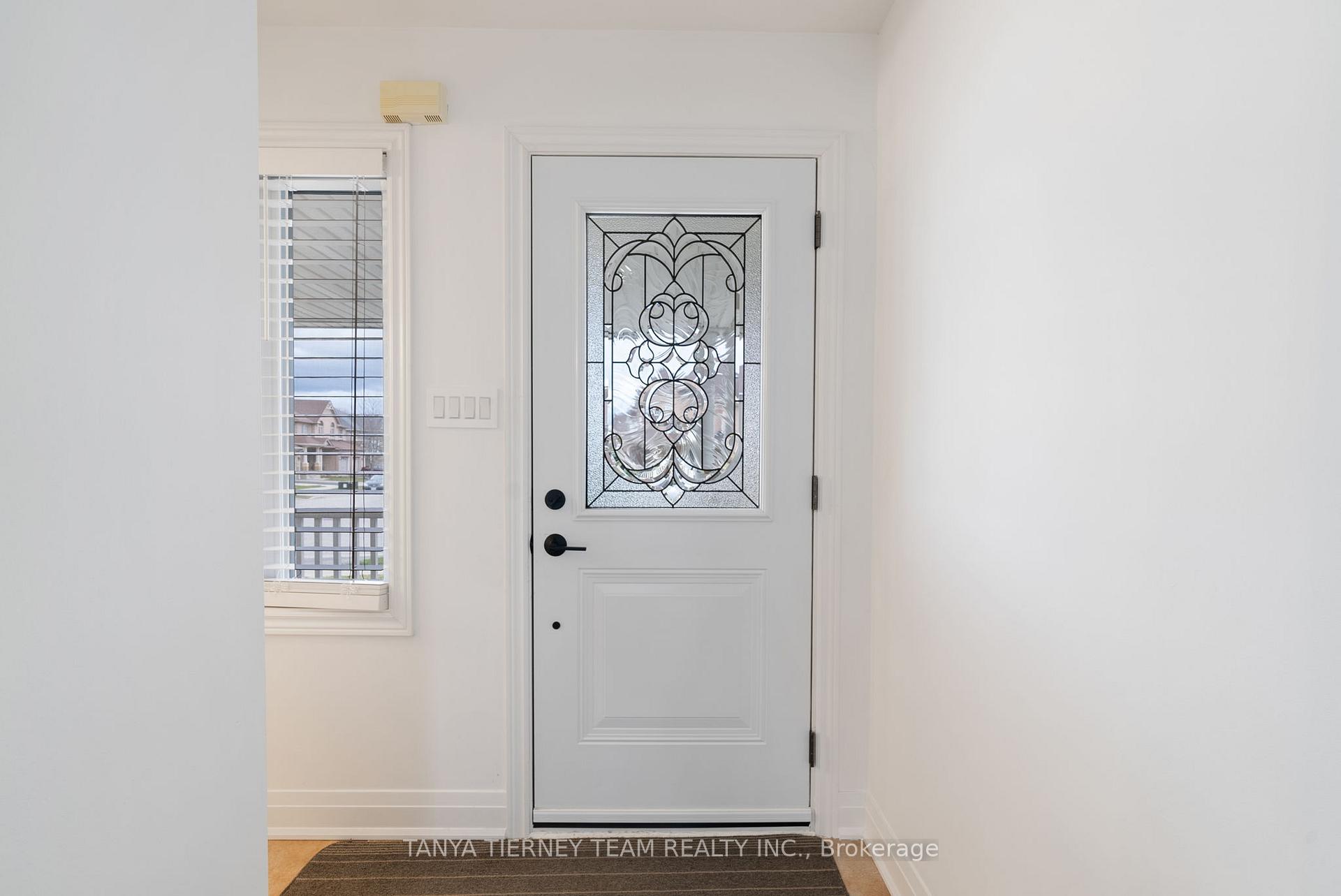Photo 3 of 95 Brownridge Place, Whitby, Williamsburg — HOMEH