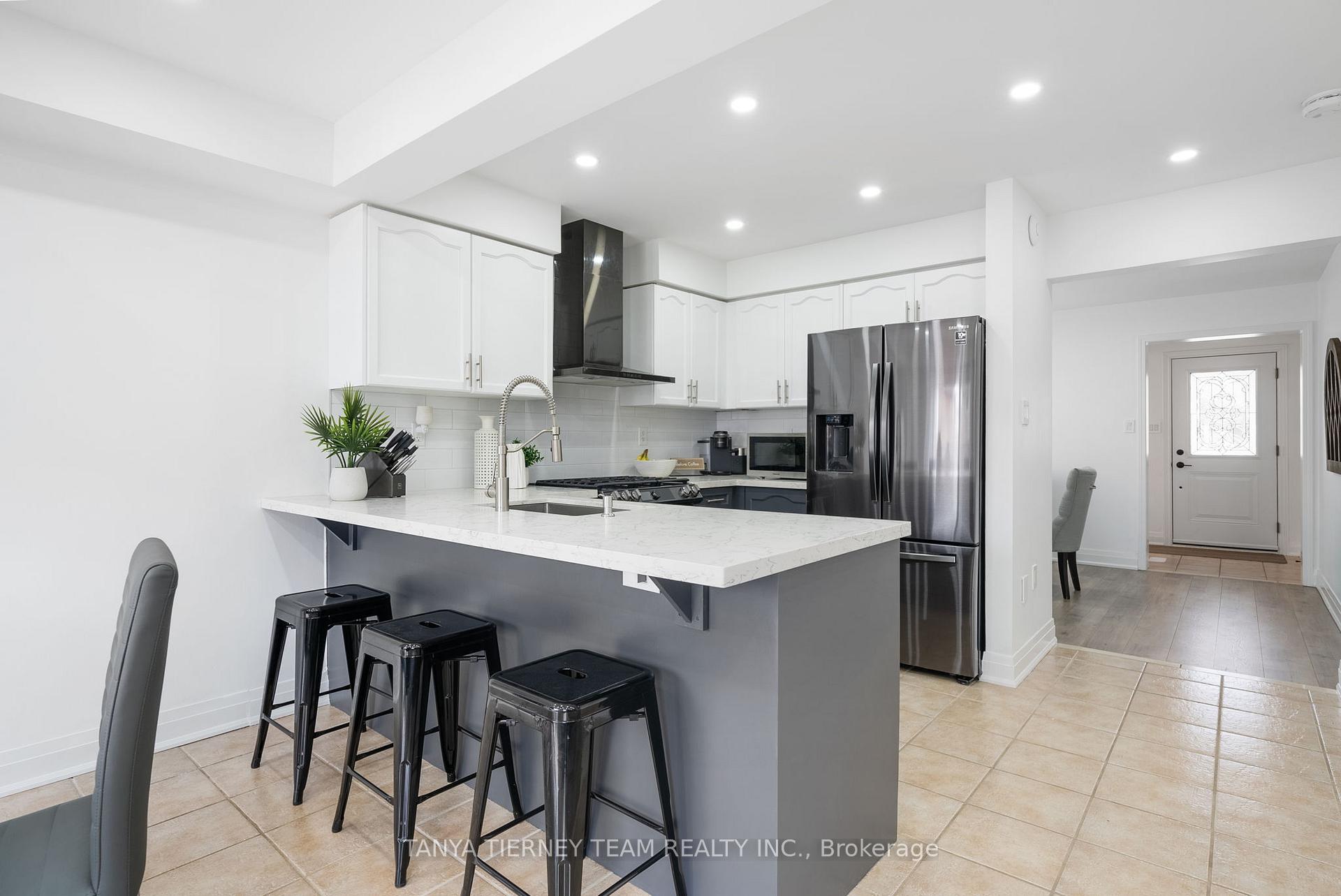 Photo 5 of 95 Brownridge Place, Whitby, Williamsburg — HOMEH