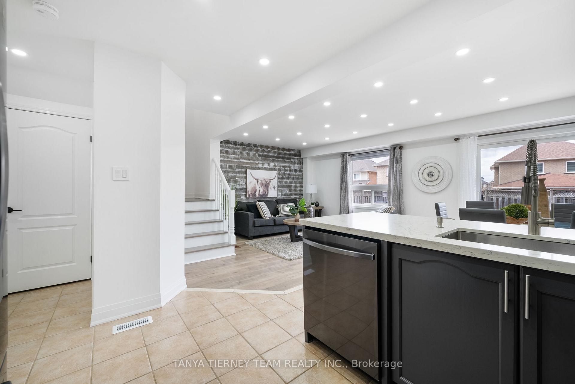 Photo 24 of 95 Brownridge Place, Whitby, Williamsburg — HOMEH