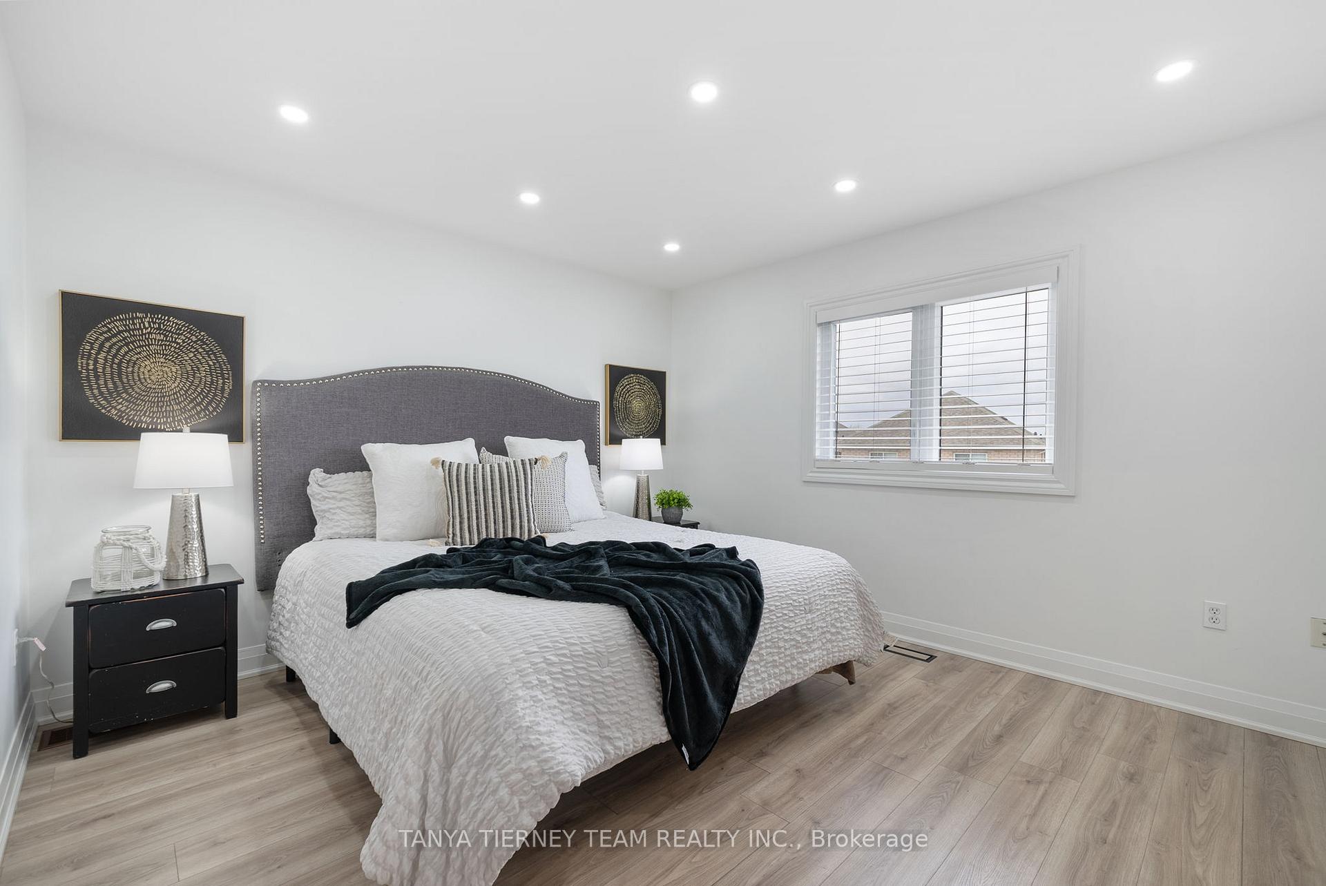 Photo 13 of 95 Brownridge Place, Whitby, Williamsburg — HOMEH