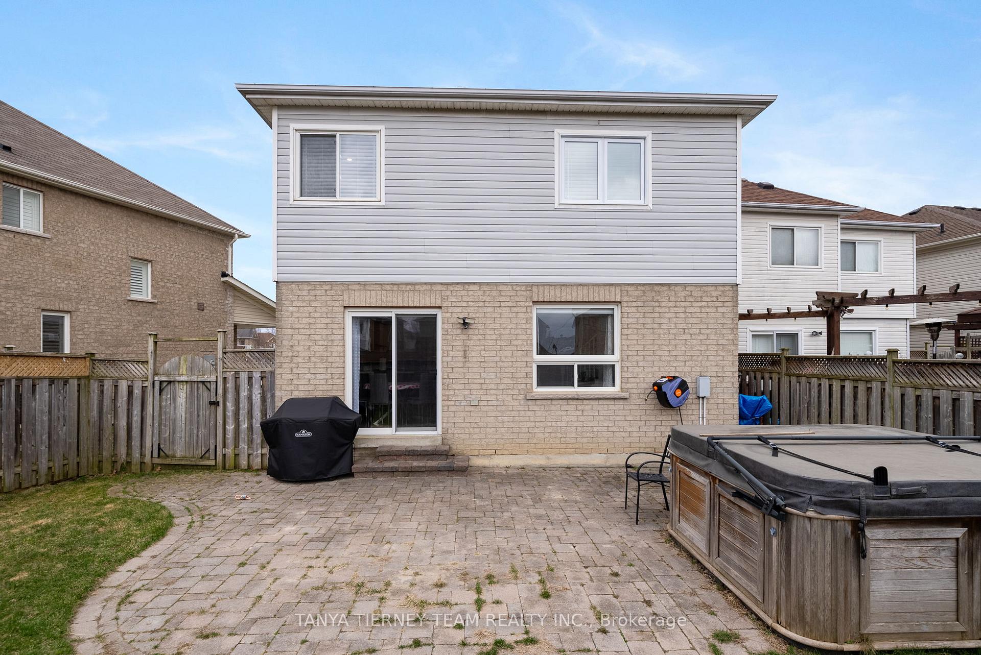 Photo 25 of 95 Brownridge Place, Whitby, Williamsburg — HOMEH