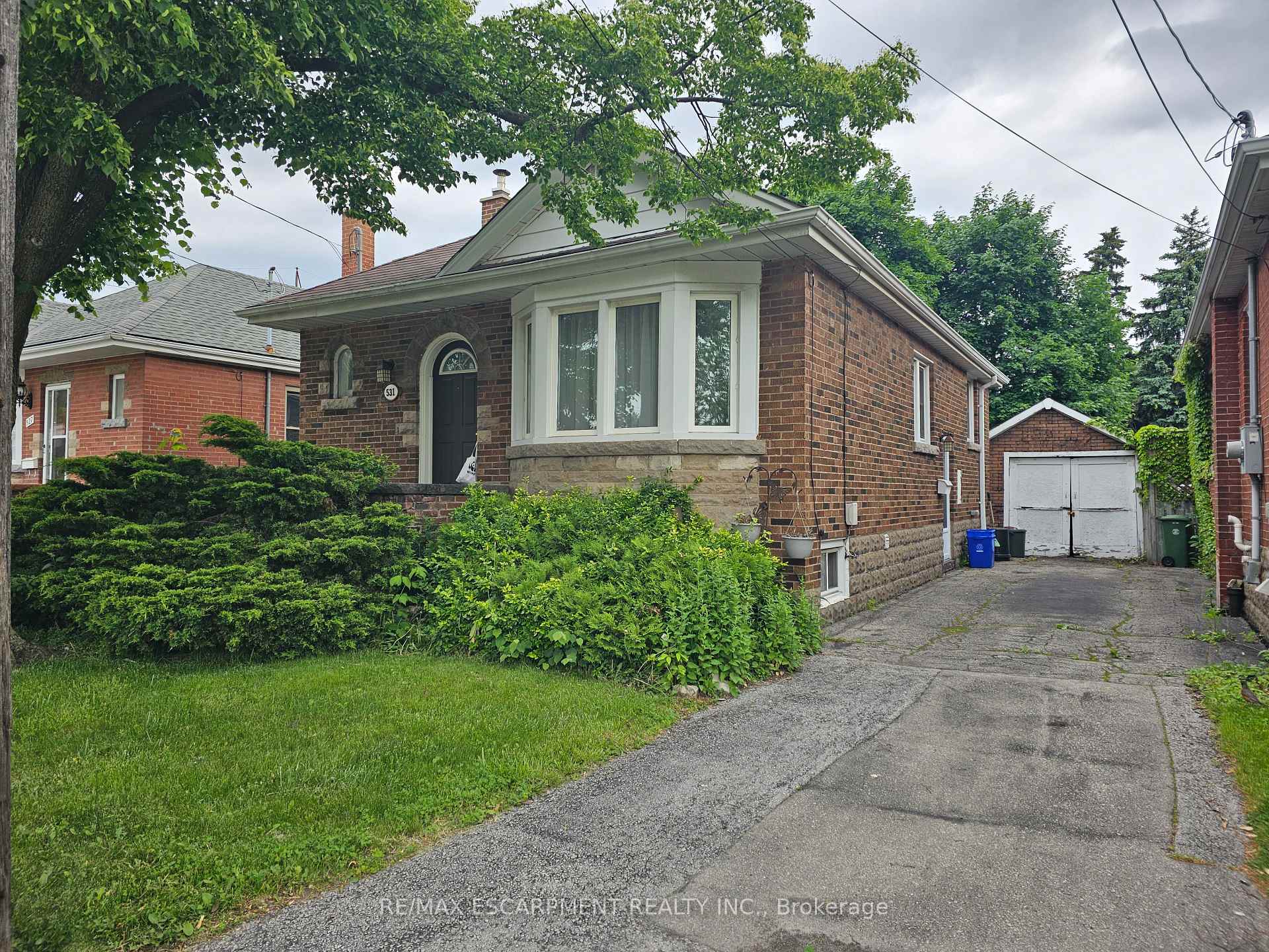Photo 5 of 531 Queensdale Avenue, Hamilton, Eastmount — HOMEH