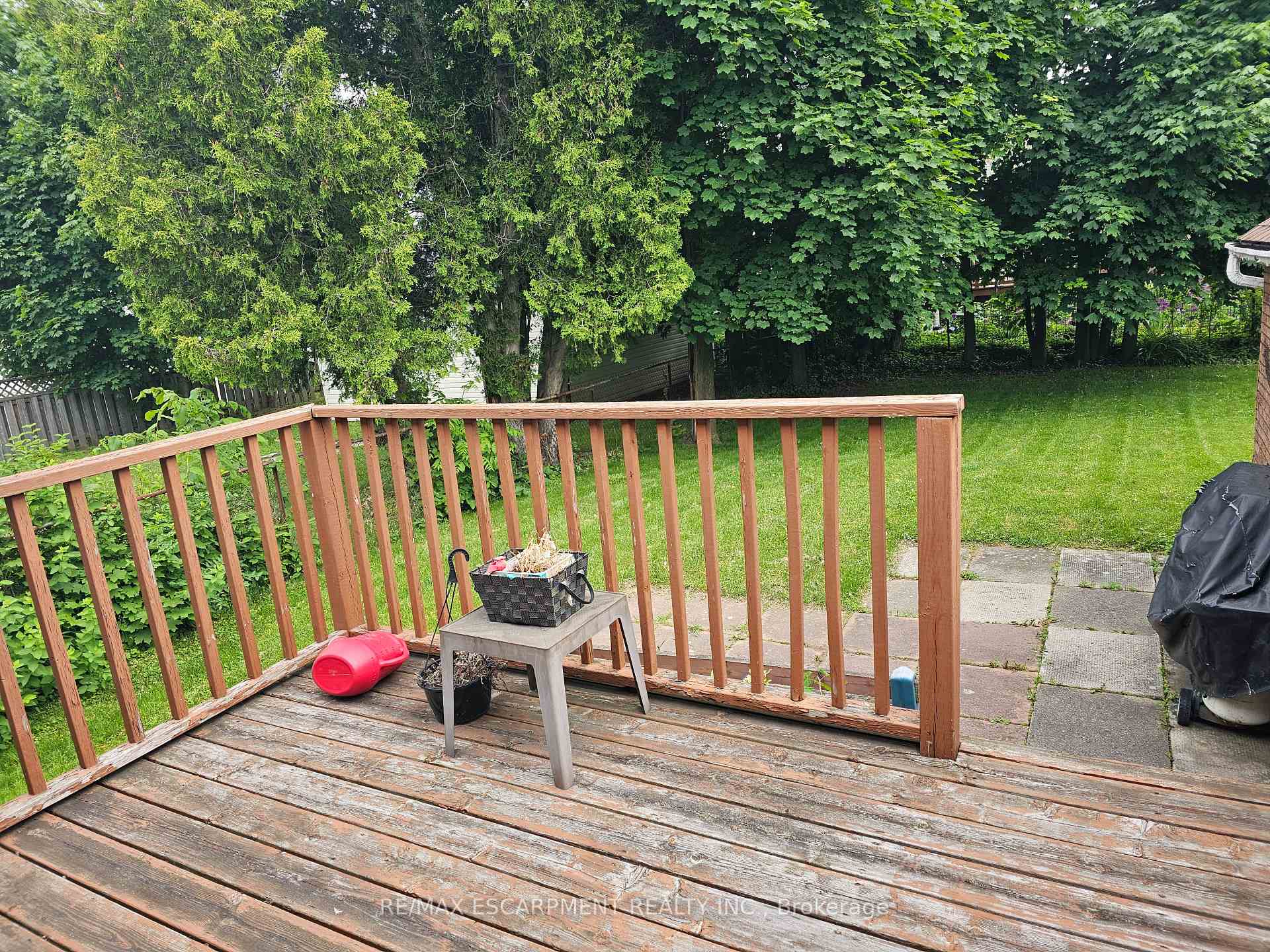 Photo 2 of 531 Queensdale Avenue, Hamilton, Eastmount — HOMEH