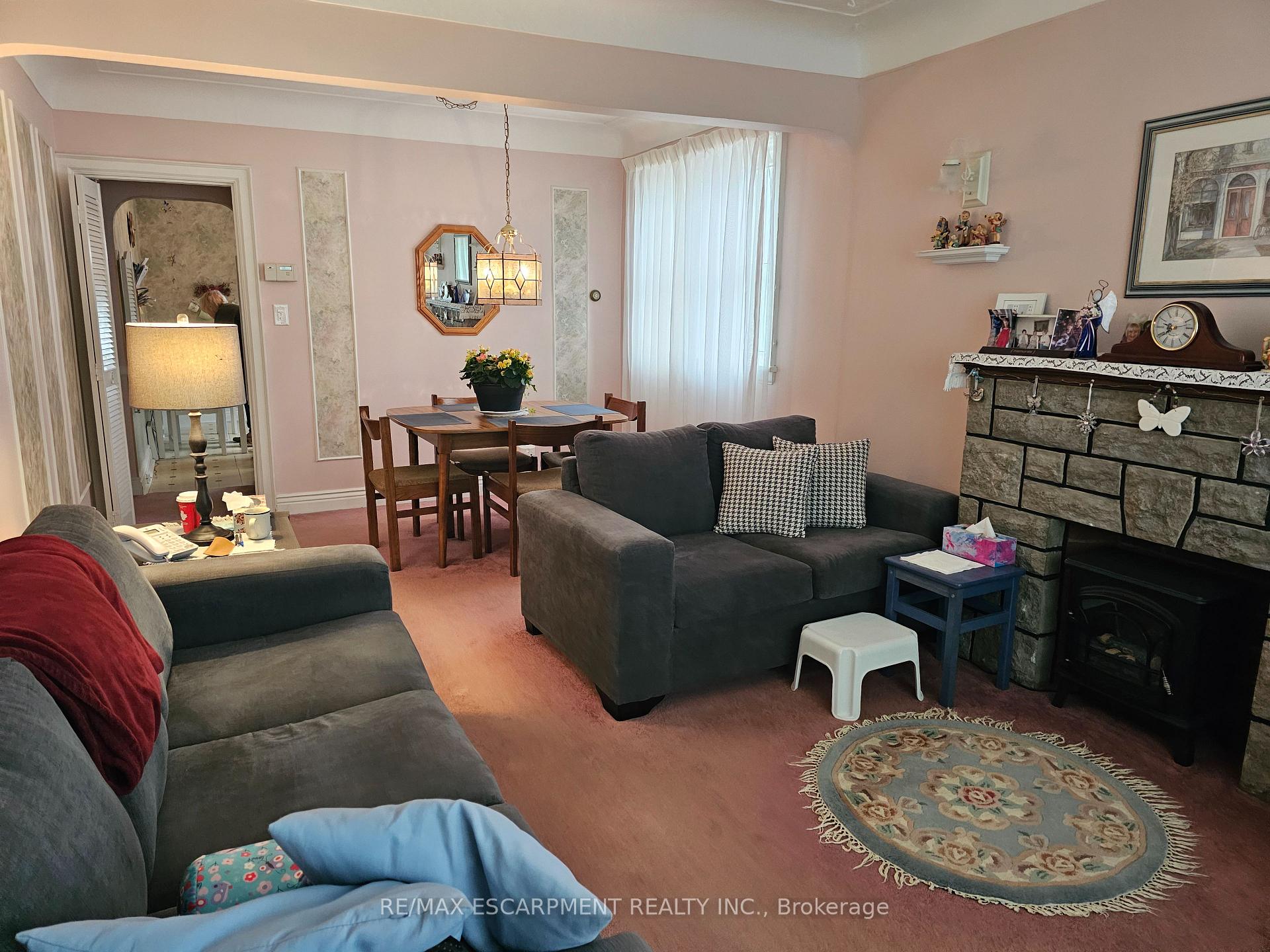 Photo 3 of 531 Queensdale Avenue, Hamilton, Eastmount — HOMEH