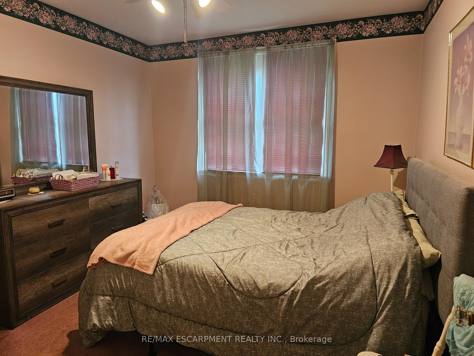 Photo 11 of 531 Queensdale Avenue, Hamilton, Eastmount — HOMEH