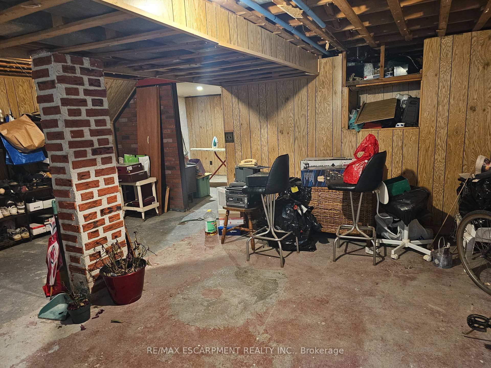 Photo 10 of 531 Queensdale Avenue, Hamilton, Eastmount — HOMEH