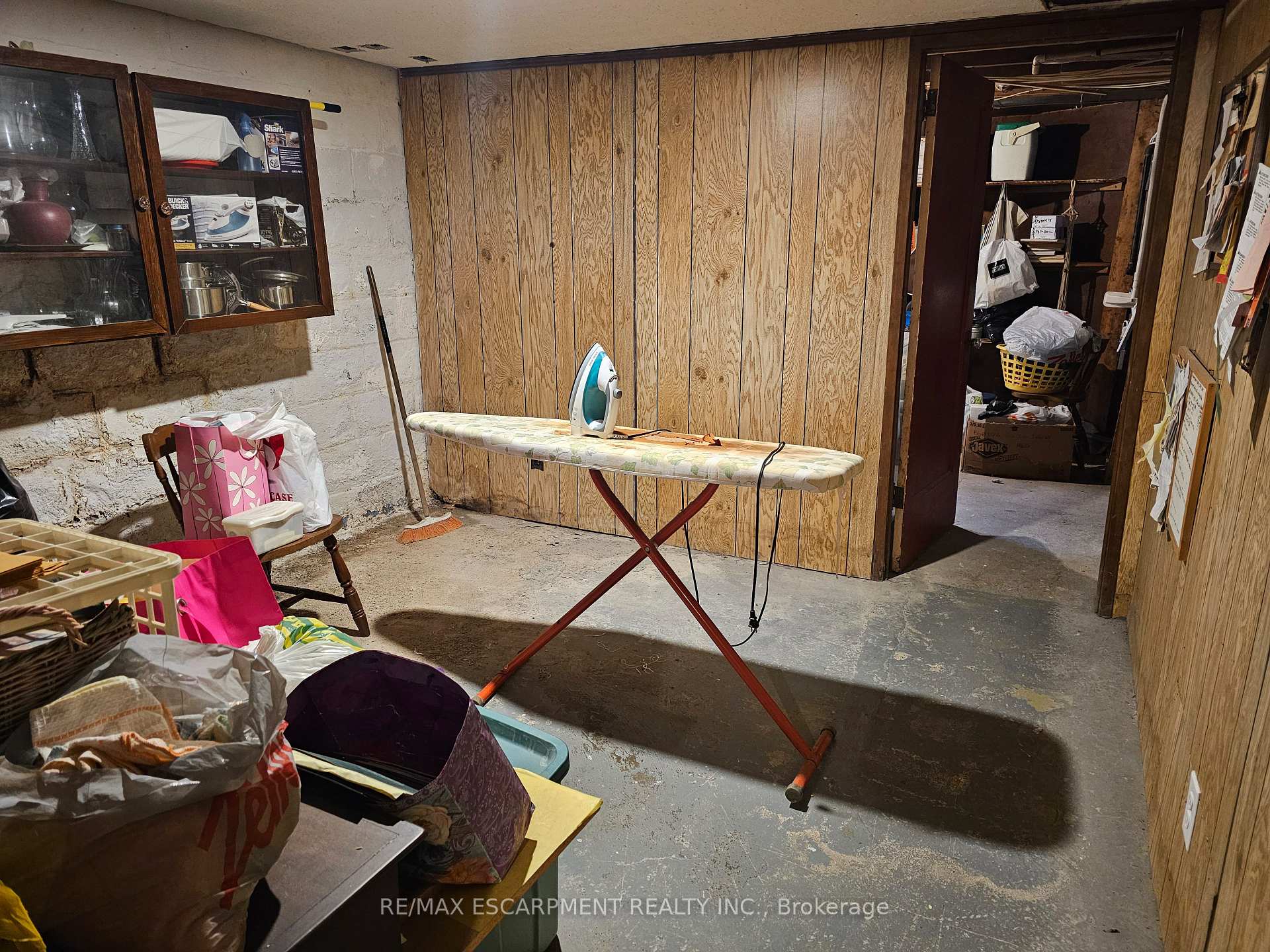 Photo 14 of 531 Queensdale Avenue, Hamilton, Eastmount — HOMEH
