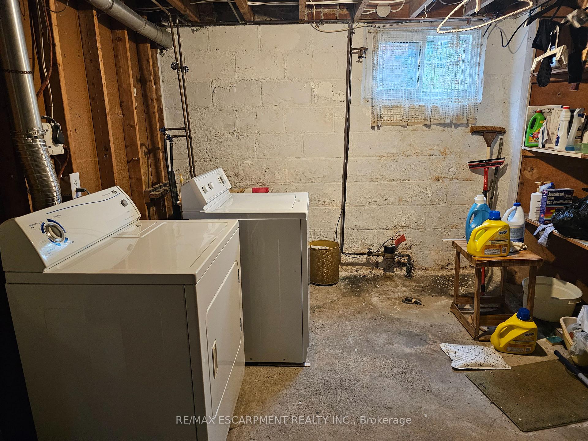Photo 8 of 531 Queensdale Avenue, Hamilton, Eastmount — HOMEH