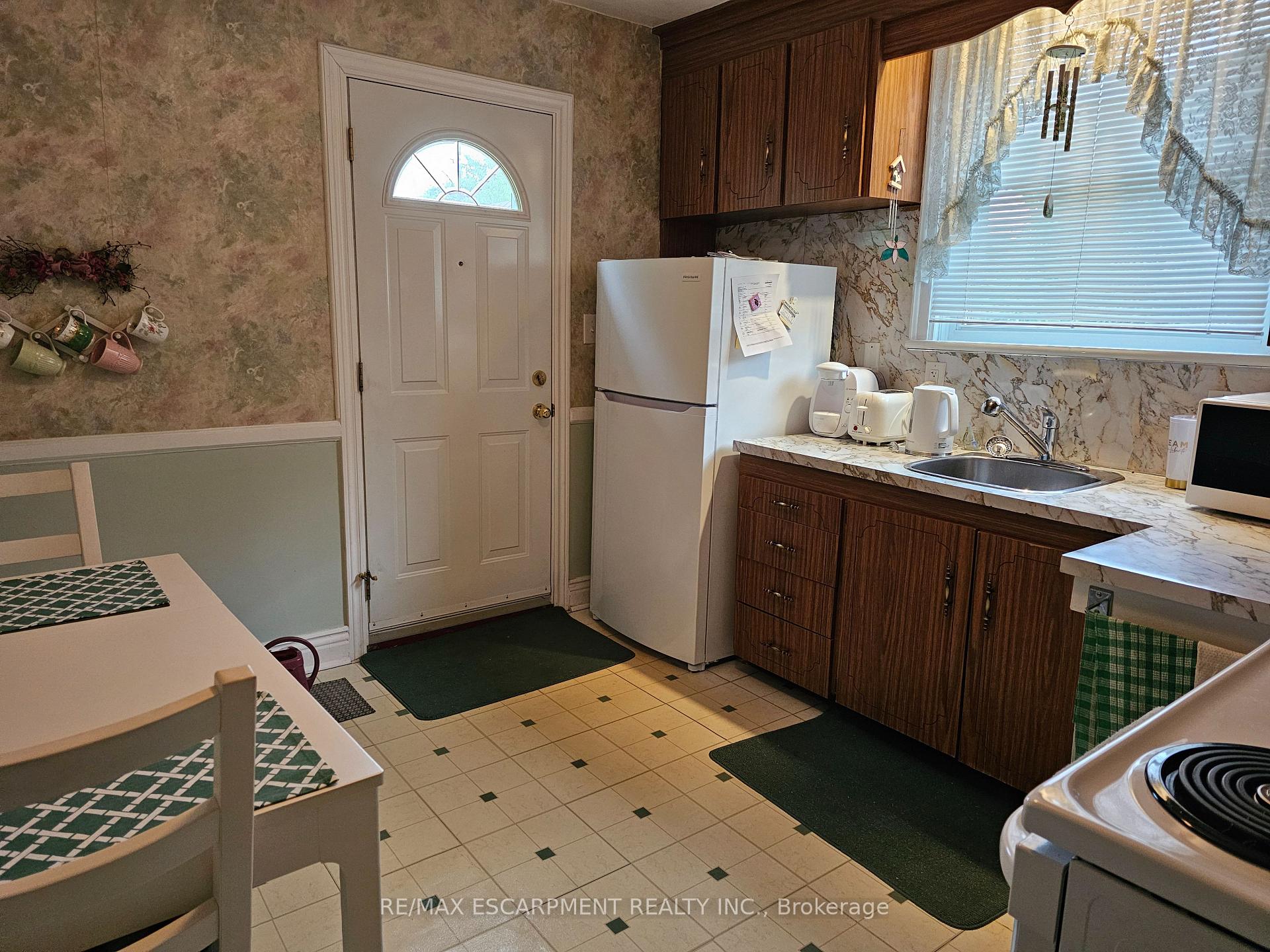 Photo 12 of 531 Queensdale Avenue, Hamilton, Eastmount — HOMEH