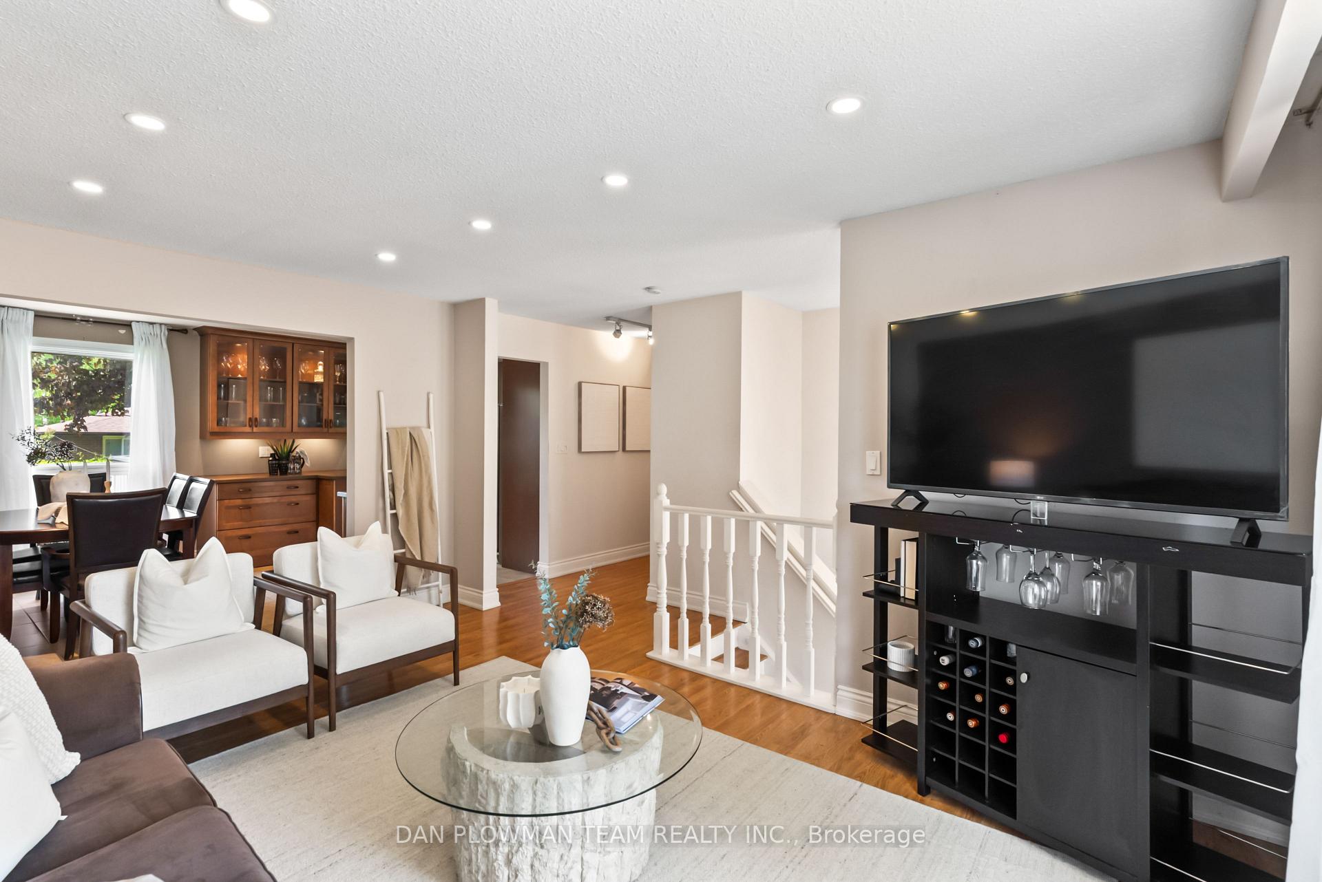 Photo 2 of 728 Pickering Beach Road, Ajax, South East — HOMEH