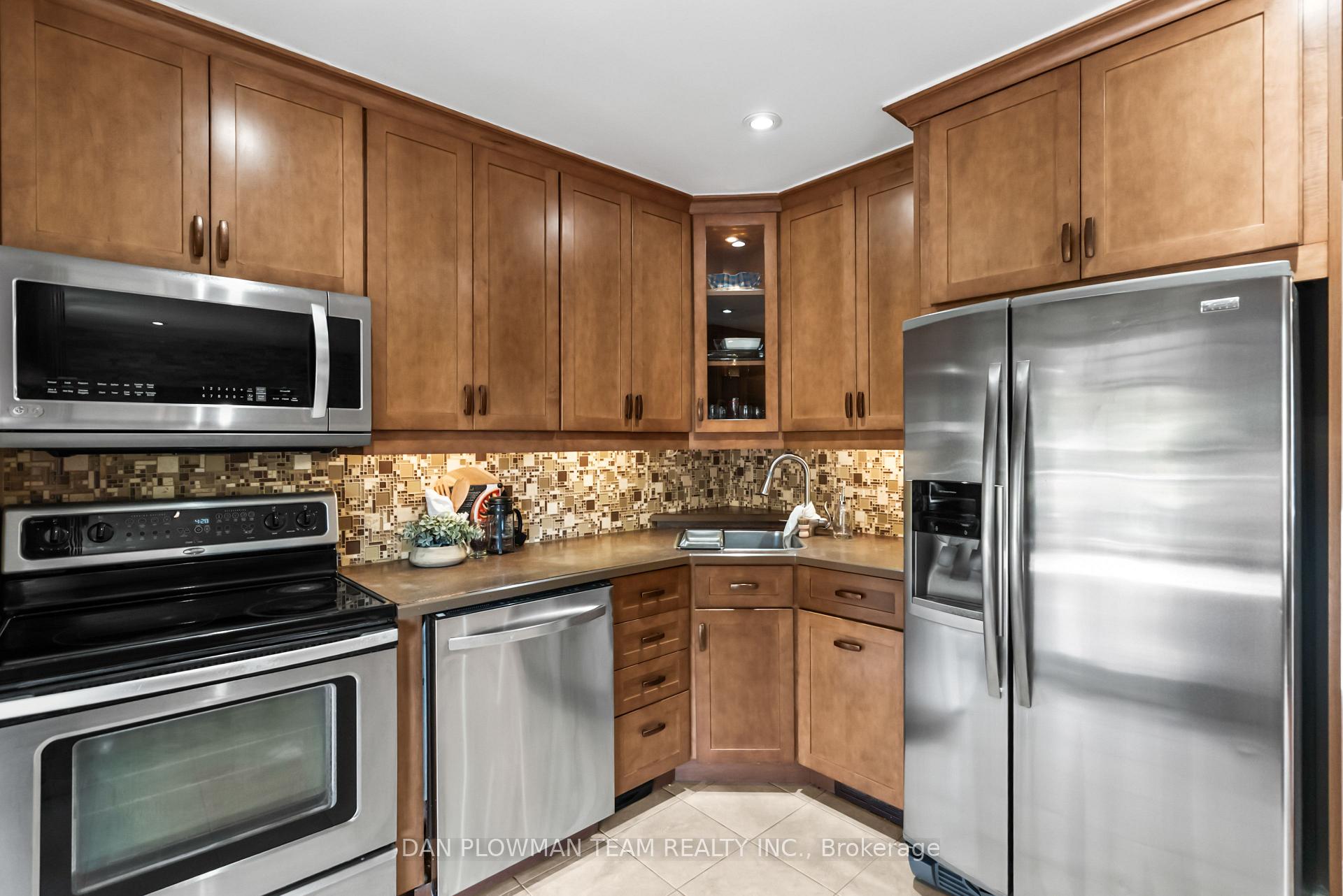 Photo 18 of 728 Pickering Beach Road, Ajax, South East — HOMEH