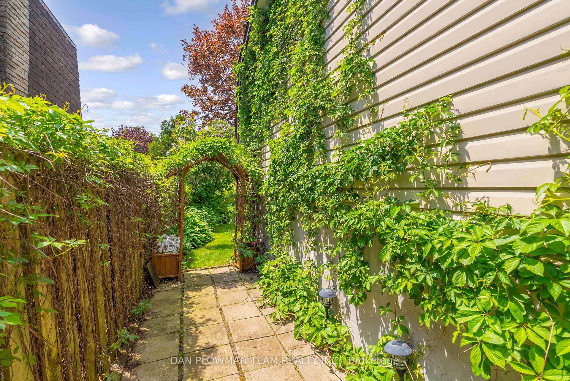 Photo 38 of 728 Pickering Beach Road, Ajax, South East — HOMEH