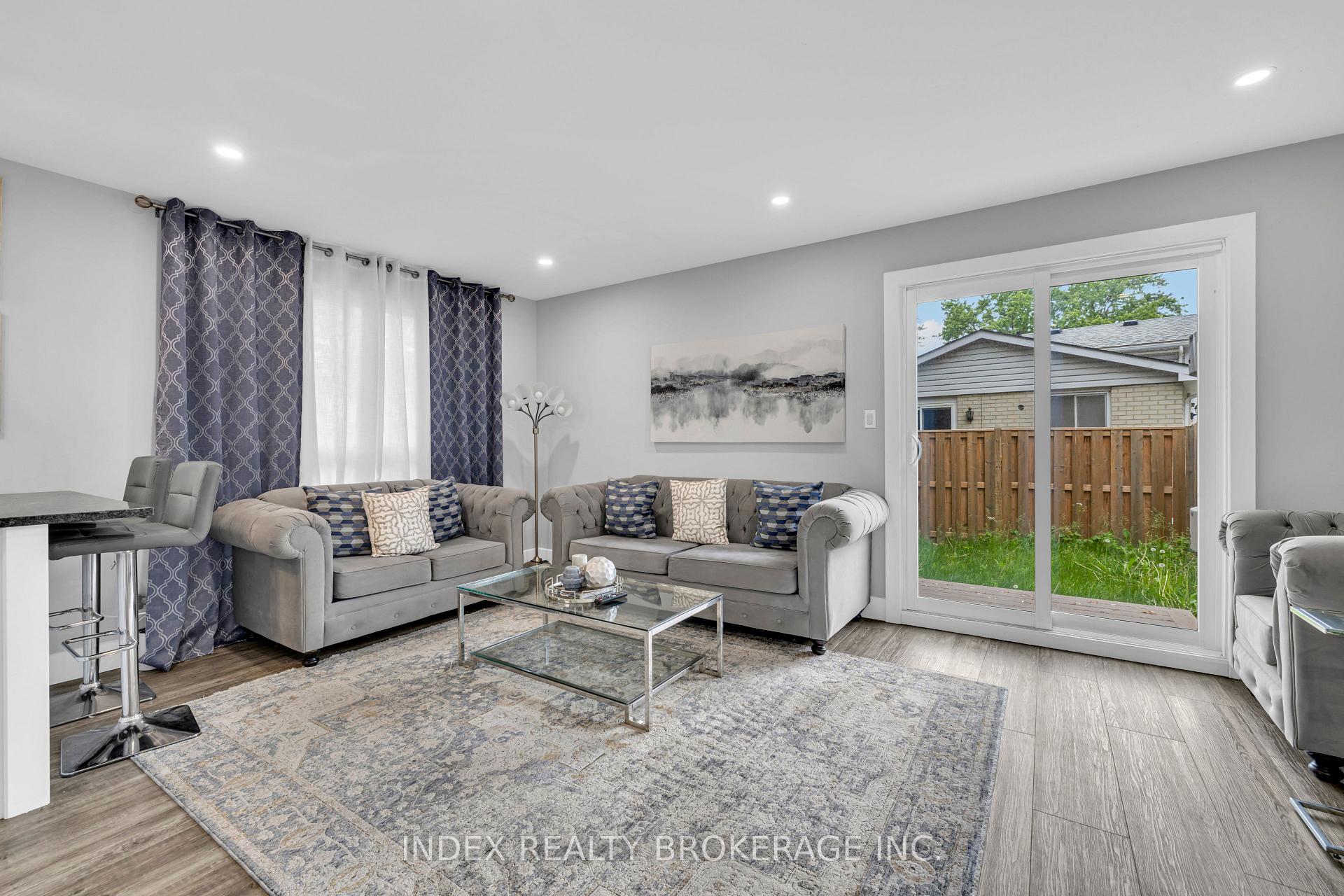 Photo 2 of 1290 Abbey Court, Windsor — HOMEH