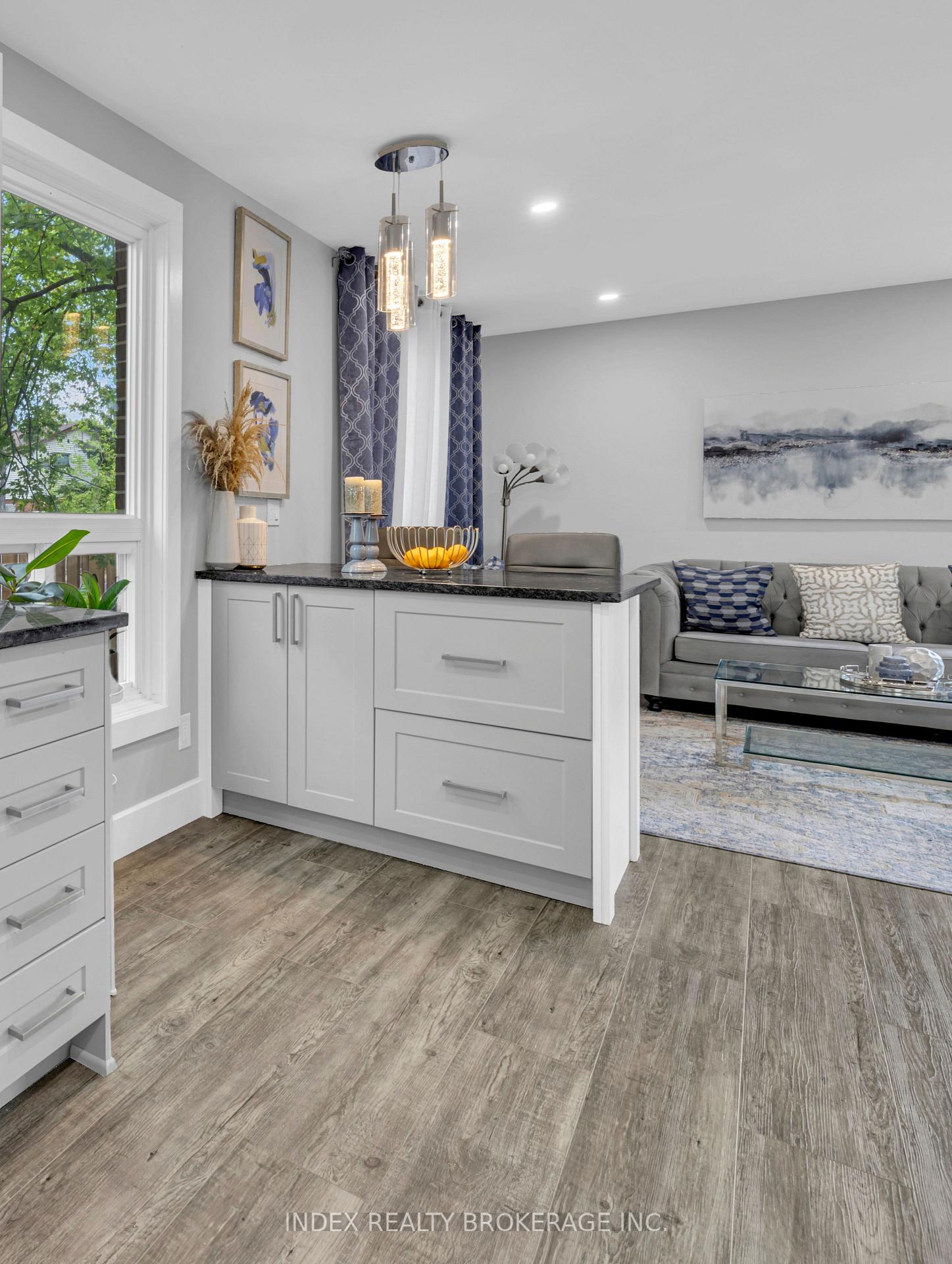 Photo 5 of 1290 Abbey Court, Windsor — HOMEH