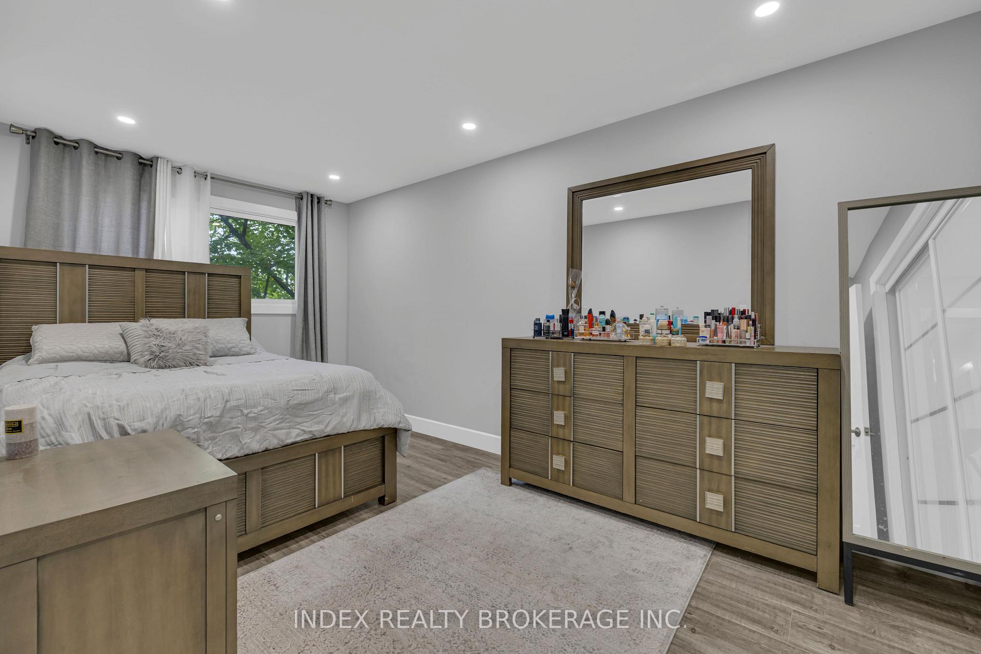 Photo 10 of 1290 Abbey Court, Windsor — HOMEH