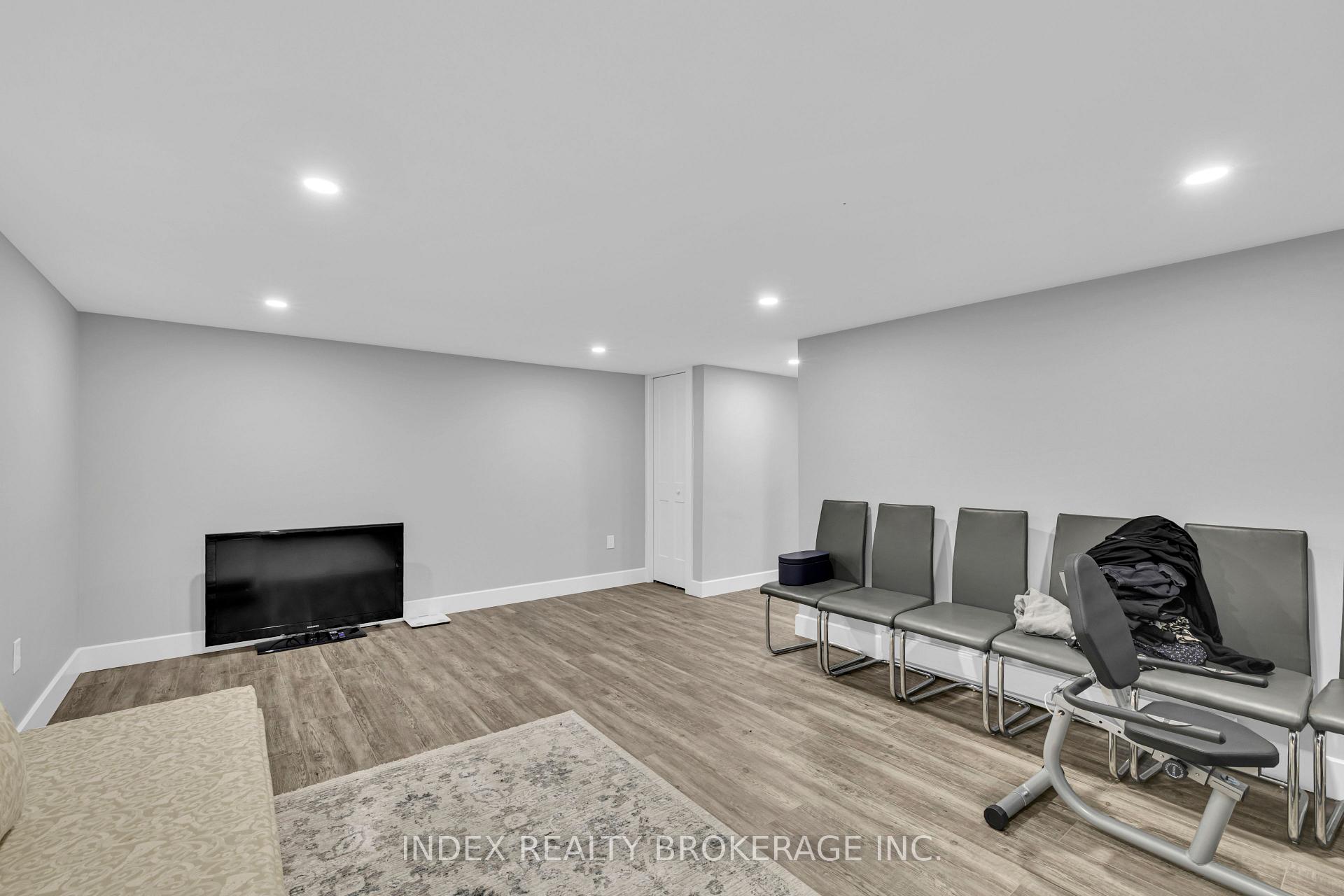 Photo 18 of 1290 Abbey Court, Windsor — HOMEH