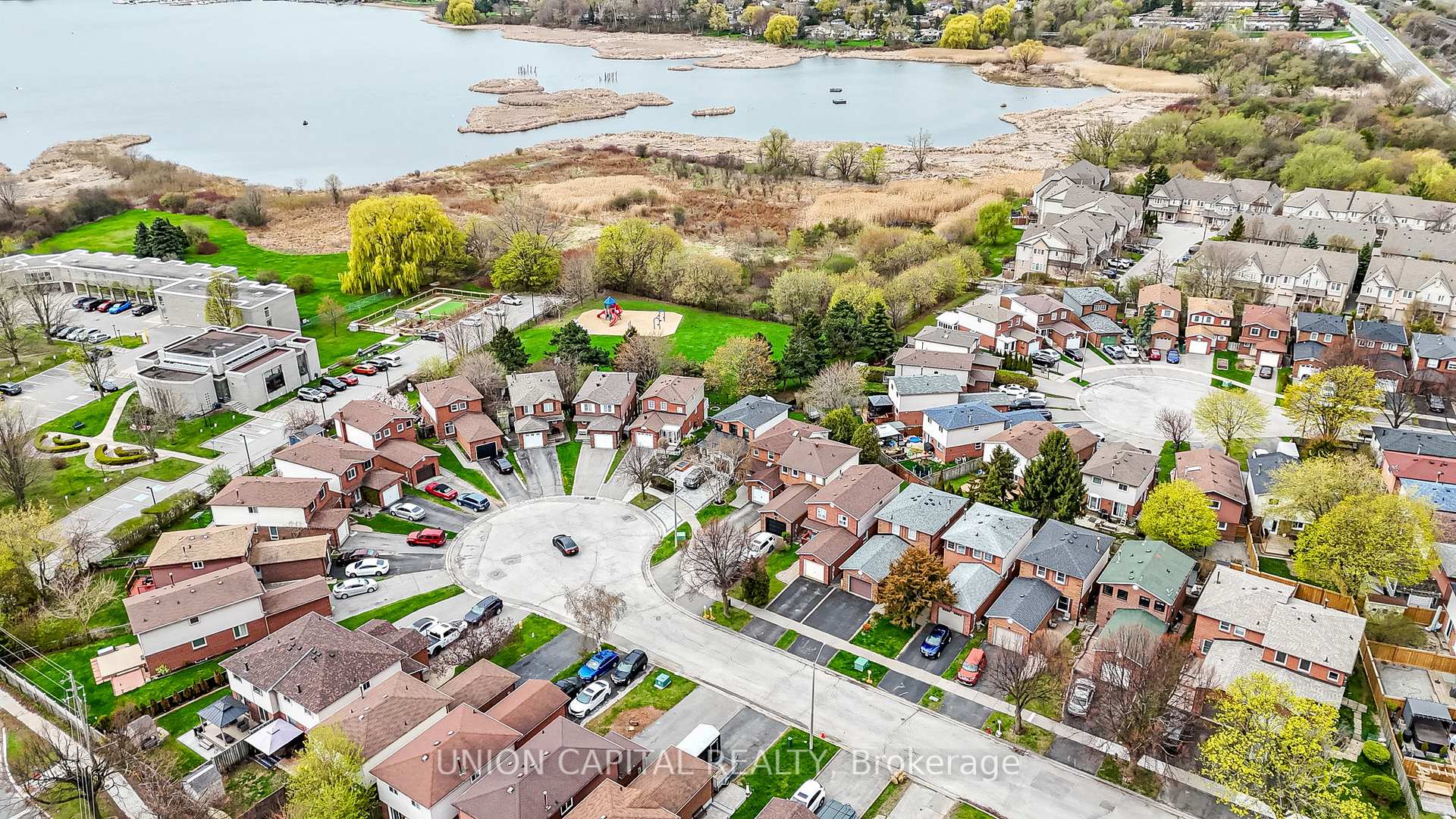 Photo 3 of 1167 Tanzer Court, Pickering, Bay Ridges — HOMEH