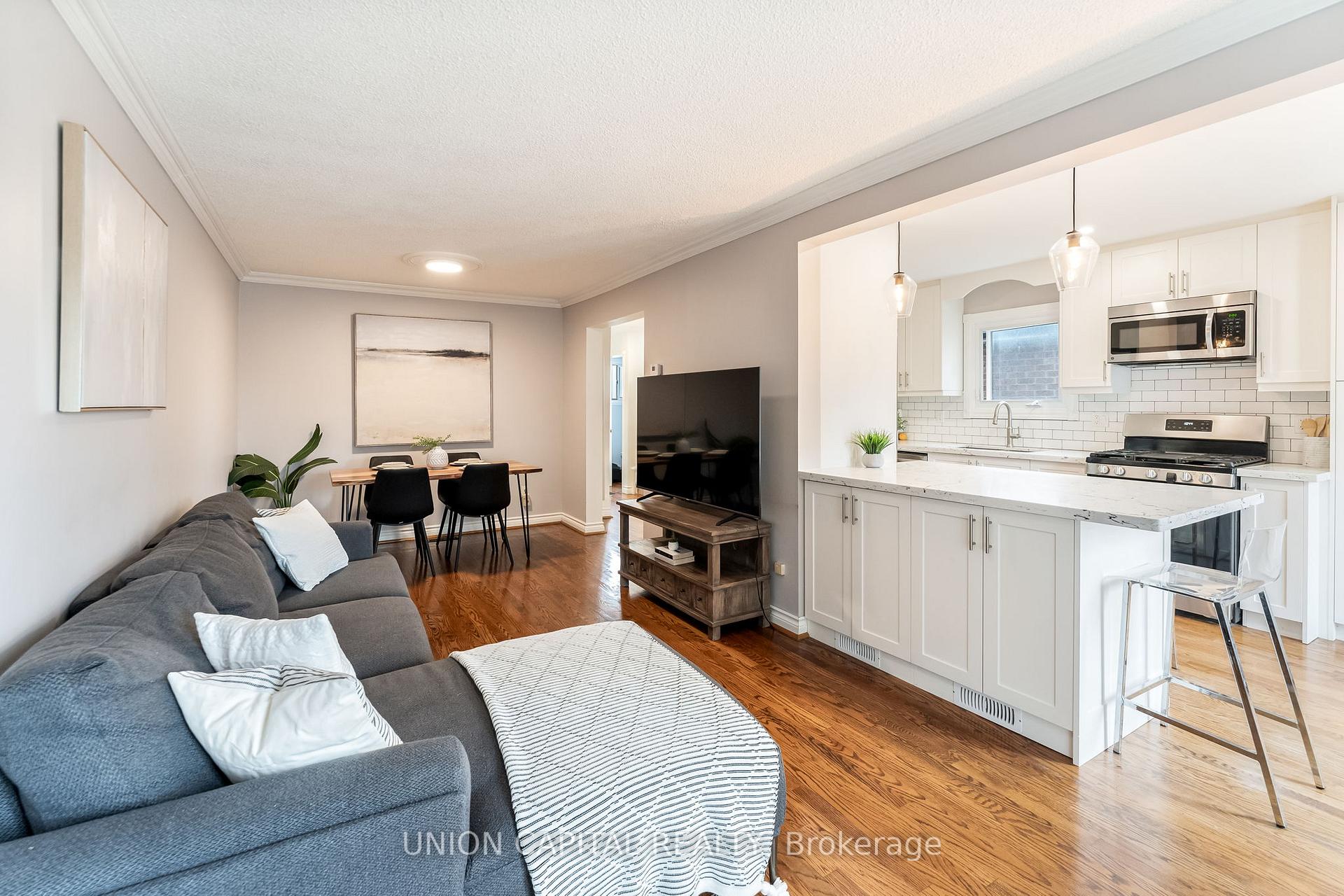 Photo 2 of 1167 Tanzer Court, Pickering, Bay Ridges — HOMEH