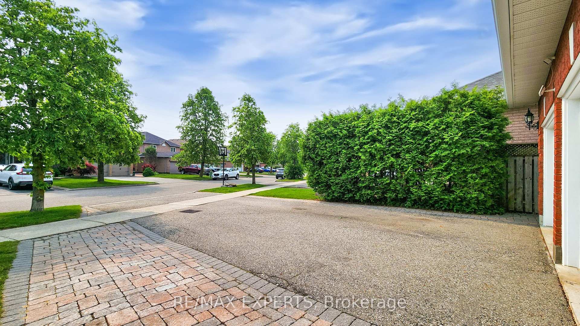 Photo 40 of 189 Castlepoint Drive E, Vaughan, Elder Mills — HOMEH