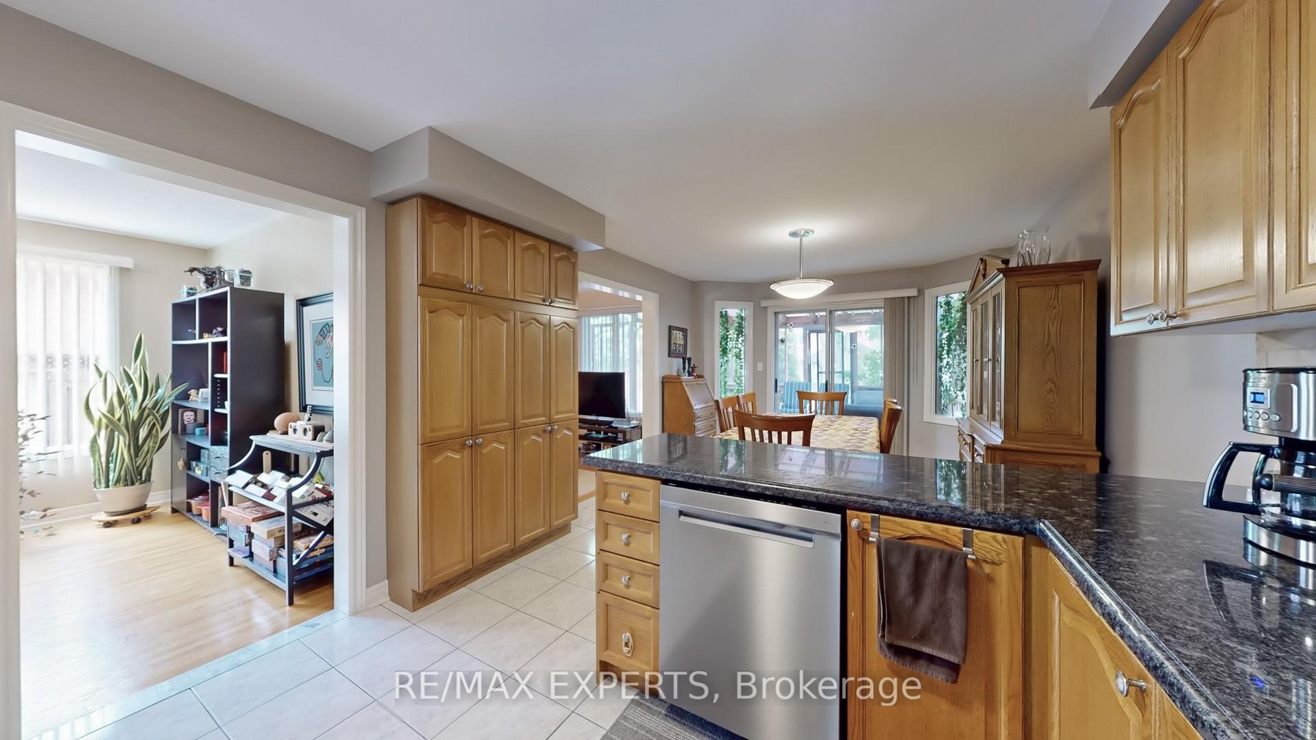 Photo 4 of 189 Castlepoint Drive E, Vaughan, Elder Mills — HOMEH