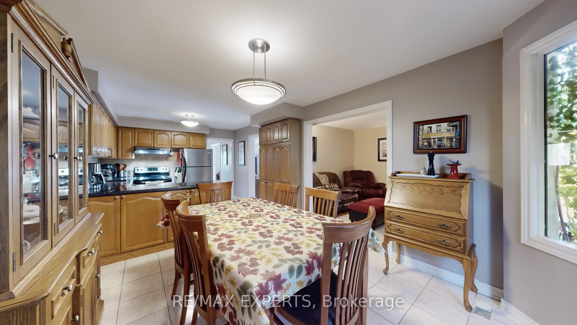 Photo 5 of 189 Castlepoint Drive E, Vaughan, Elder Mills — HOMEH