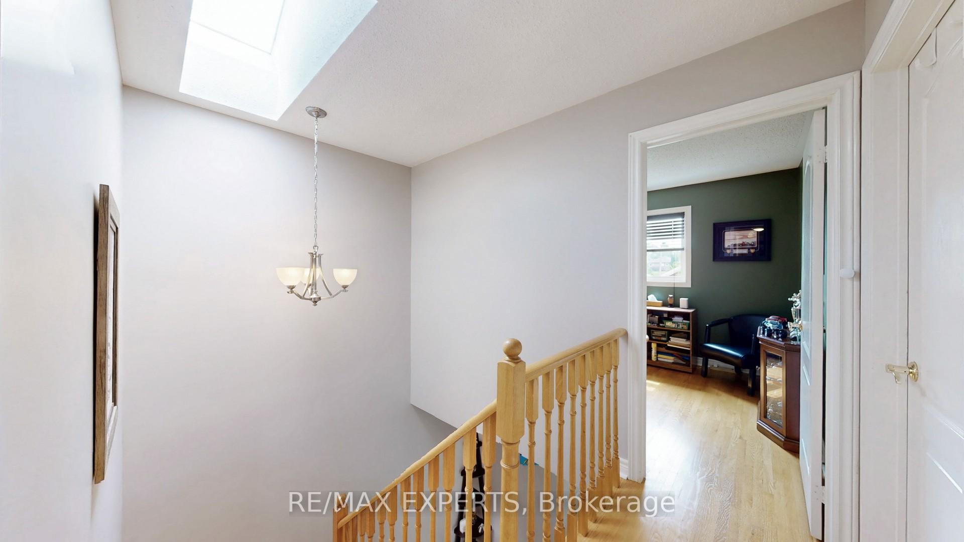 Photo 21 of 189 Castlepoint Drive E, Vaughan, Elder Mills — HOMEH