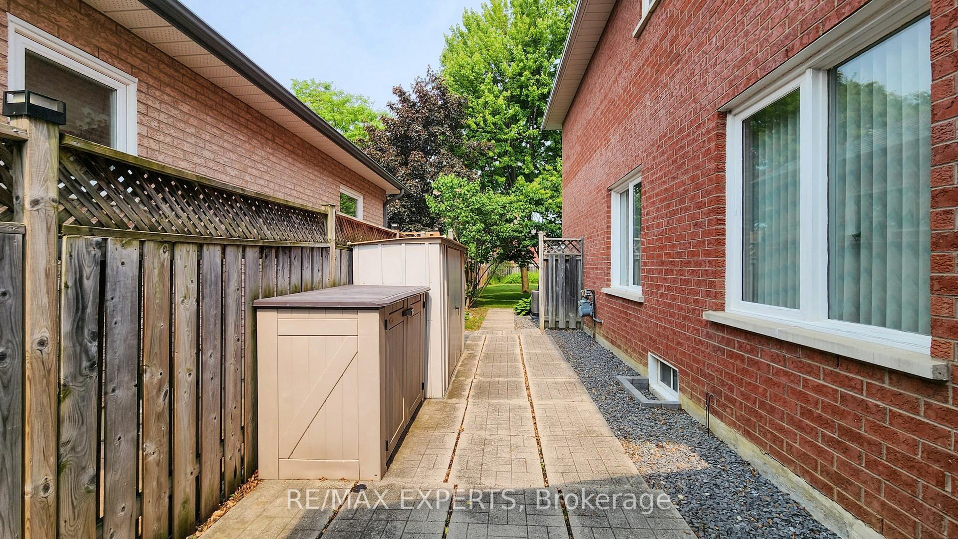 Photo 13 of 189 Castlepoint Drive E, Vaughan, Elder Mills — HOMEH