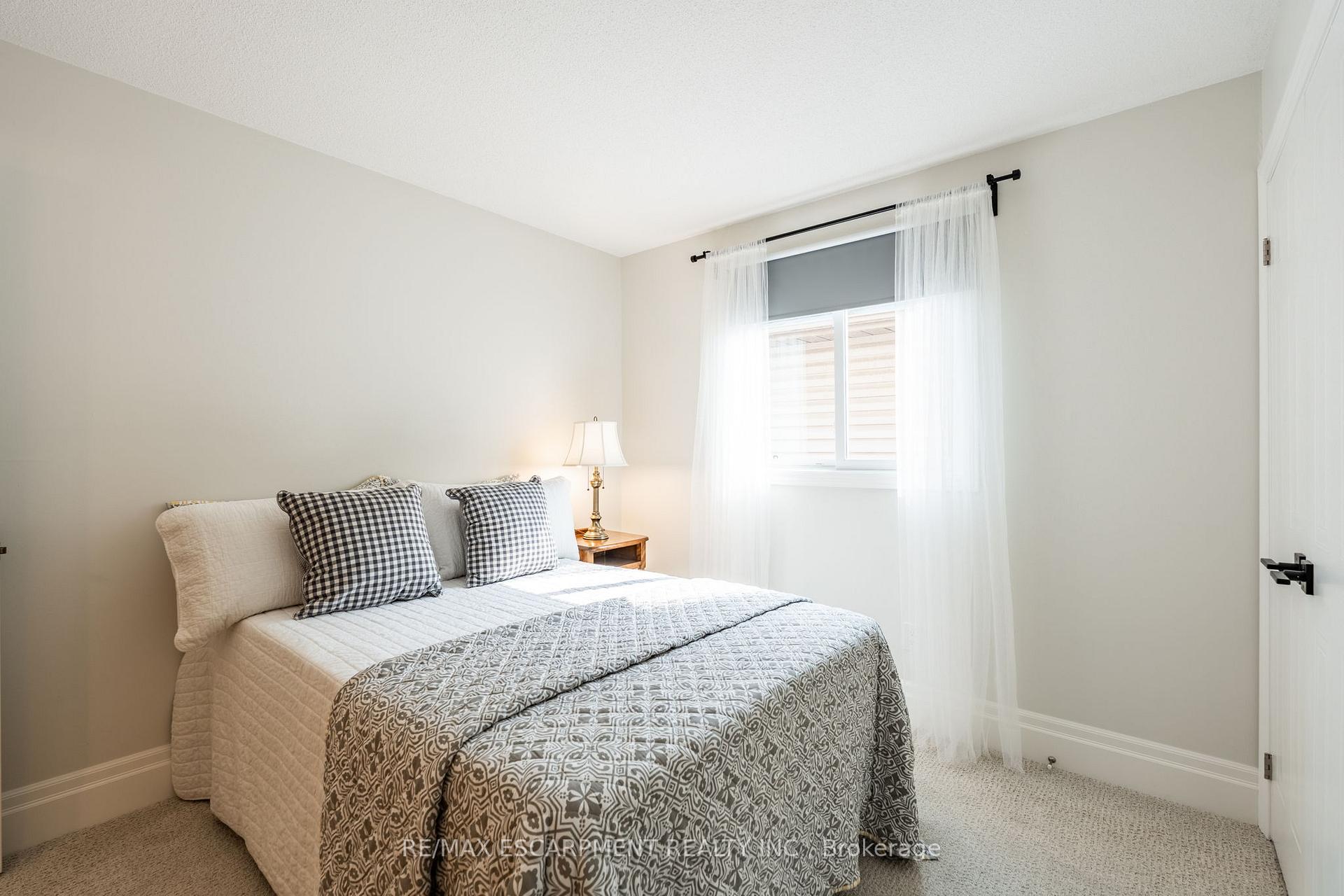 Photo 32 of 46 Ryans Way, Hamilton, Waterdown — HOMEH