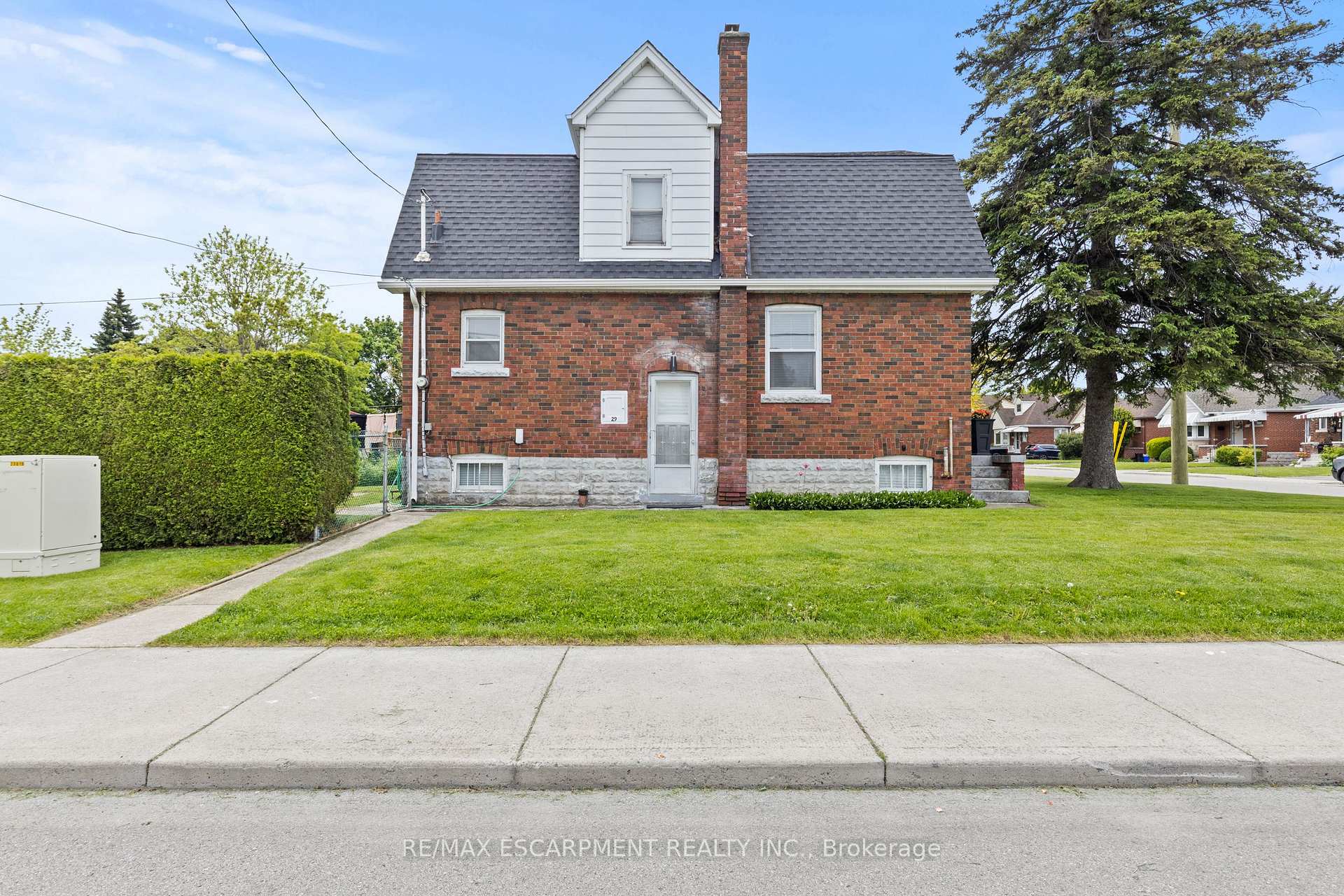 Photo 11 of 29 Barons Avenue S, Hamilton, Bartonville — HOMEH