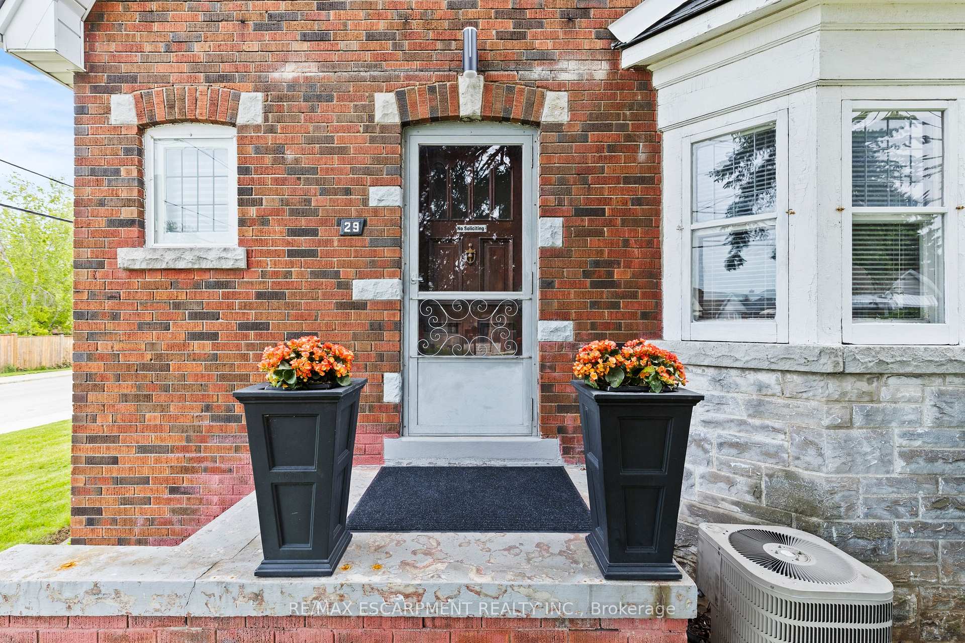 Photo 21 of 29 Barons Avenue S, Hamilton, Bartonville — HOMEH