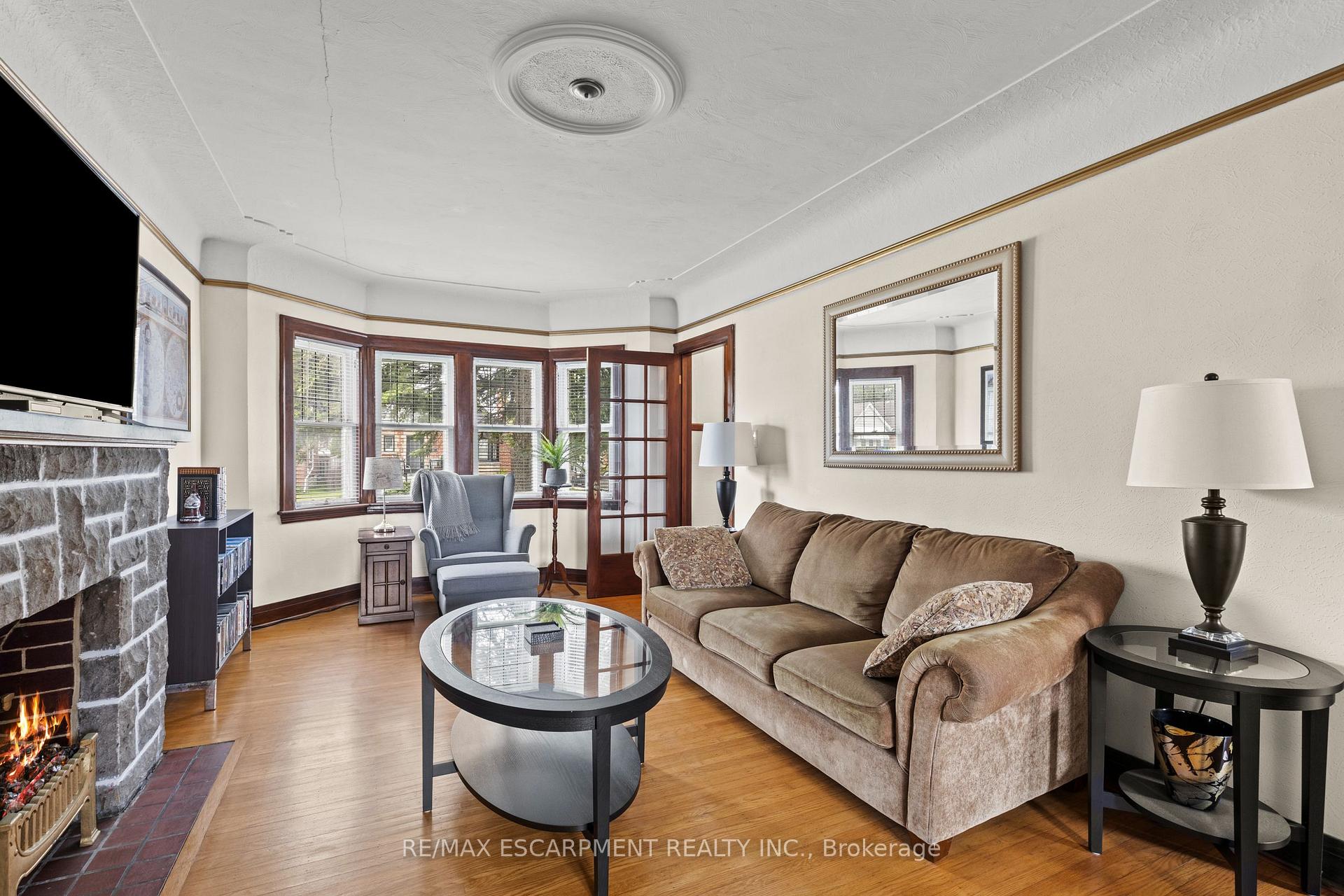 Photo 13 of 29 Barons Avenue S, Hamilton, Bartonville — HOMEH
