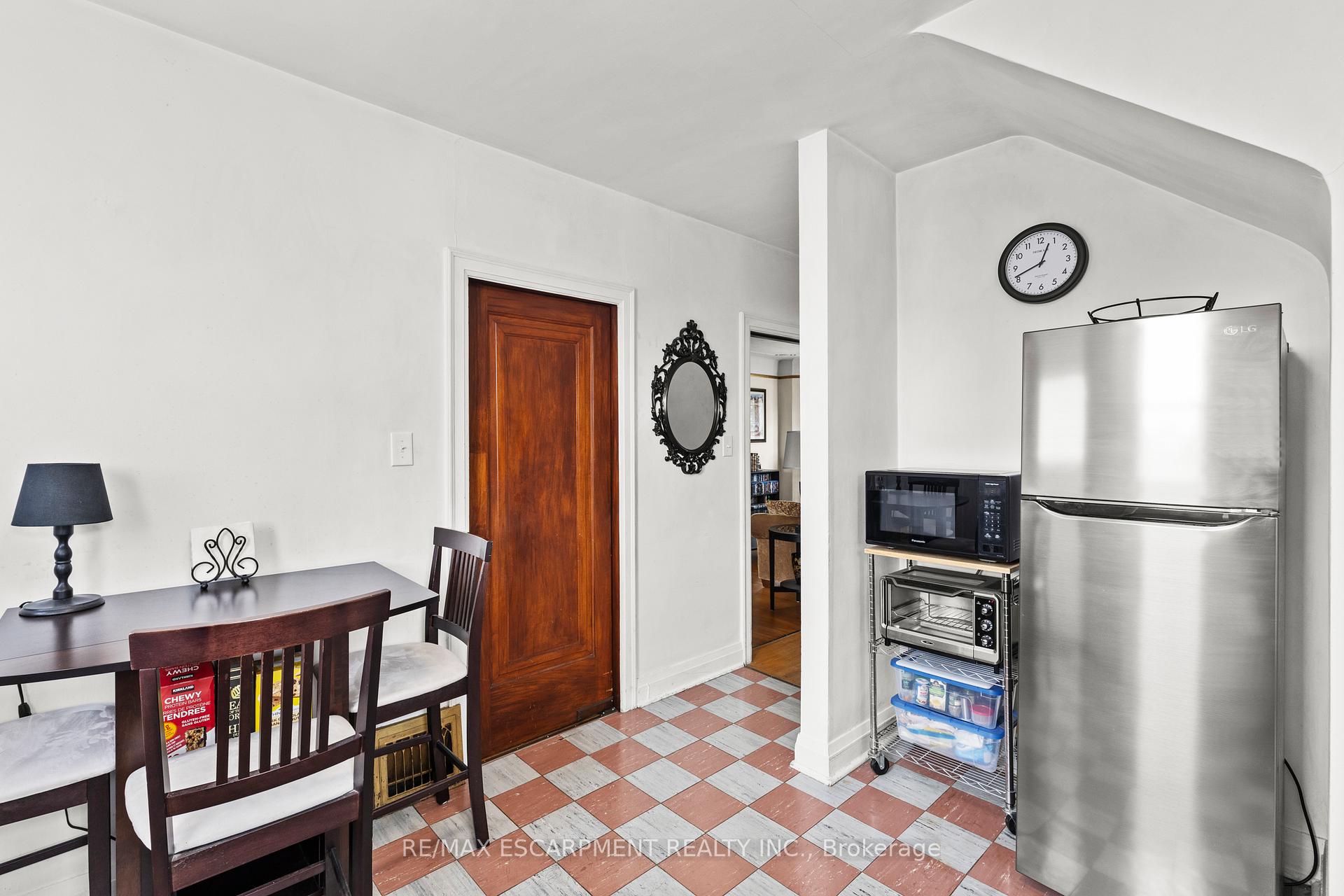 Photo 10 of 29 Barons Avenue S, Hamilton, Bartonville — HOMEH