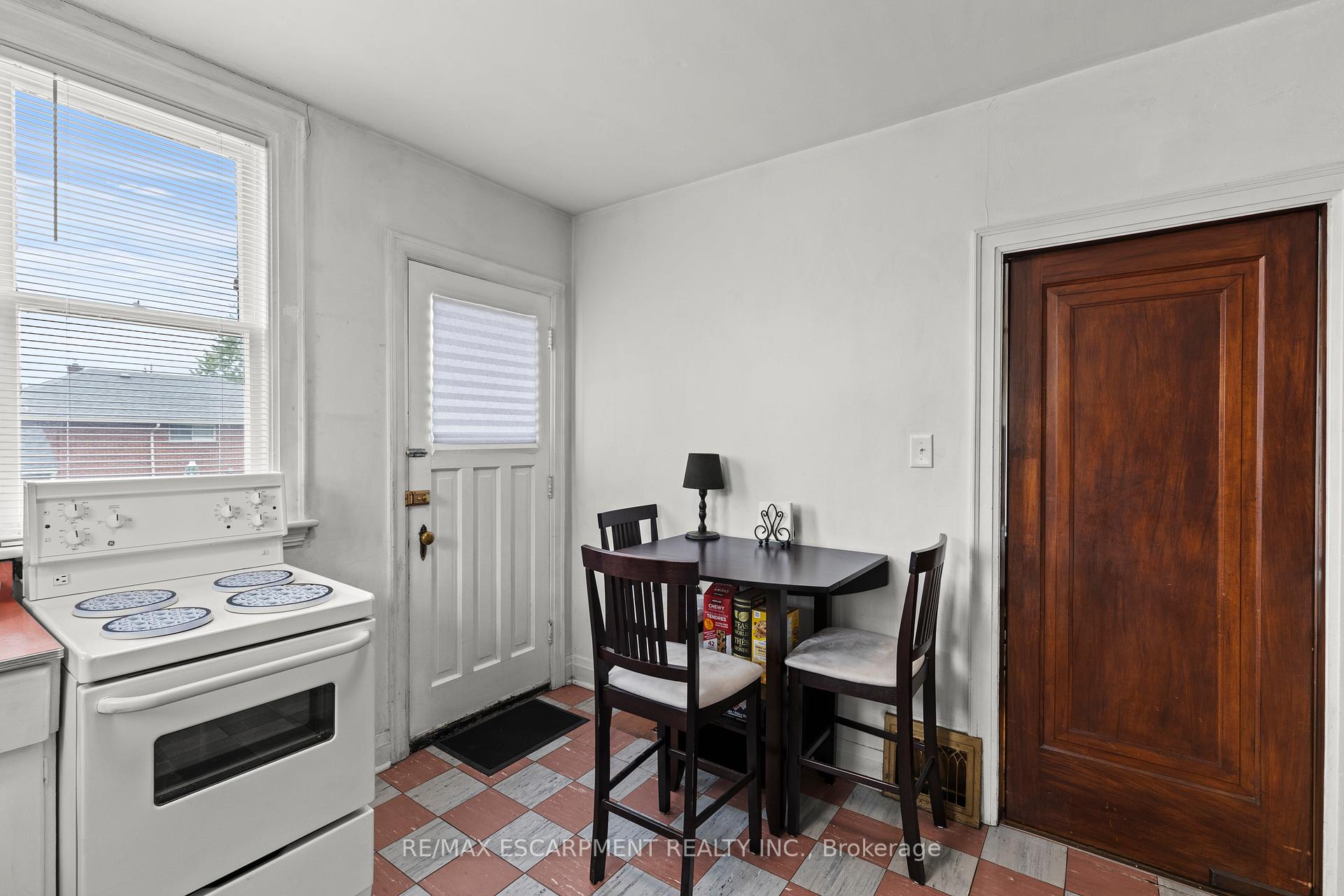 Photo 9 of 29 Barons Avenue S, Hamilton, Bartonville — HOMEH