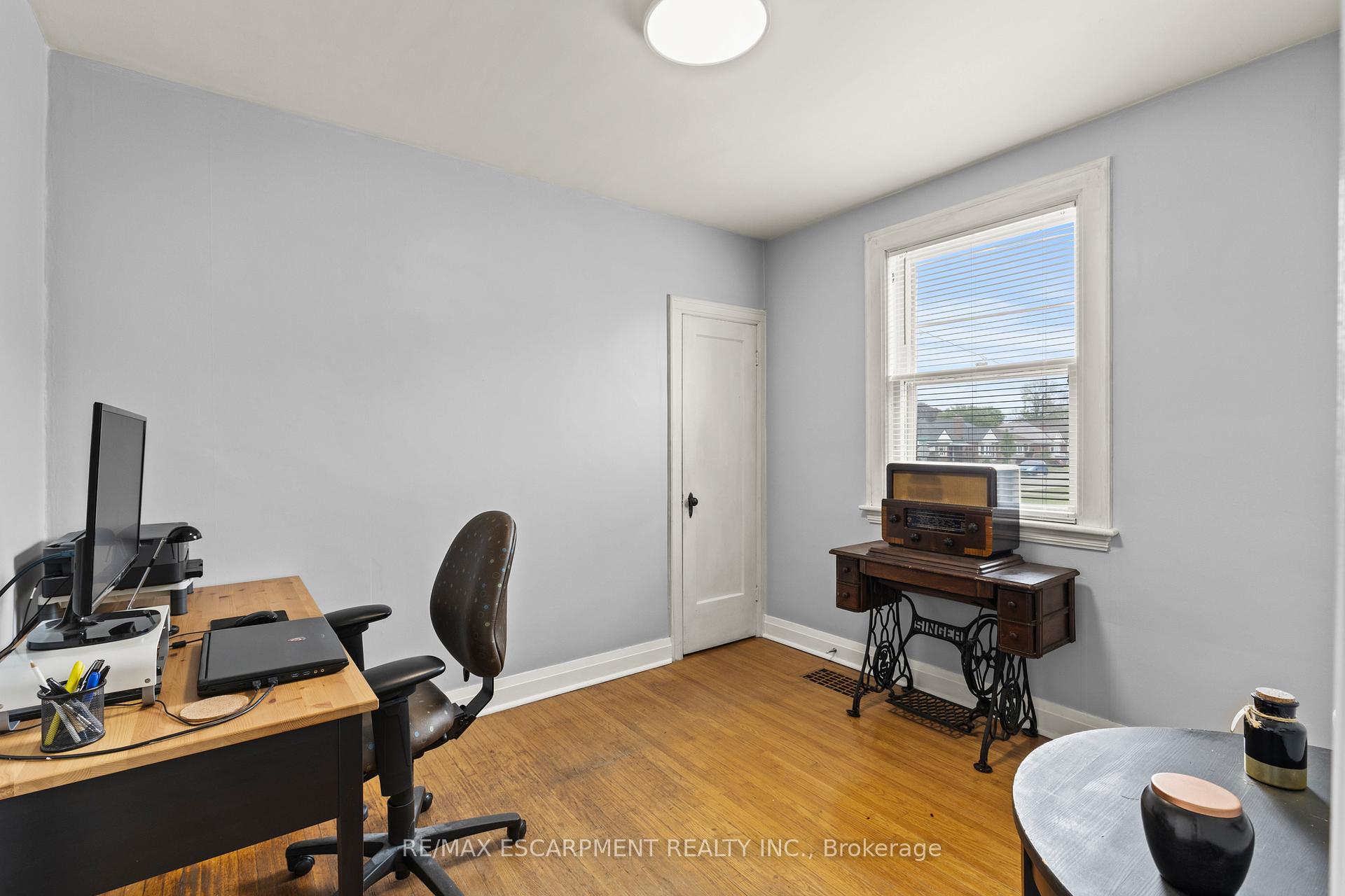 Photo 8 of 29 Barons Avenue S, Hamilton, Bartonville — HOMEH