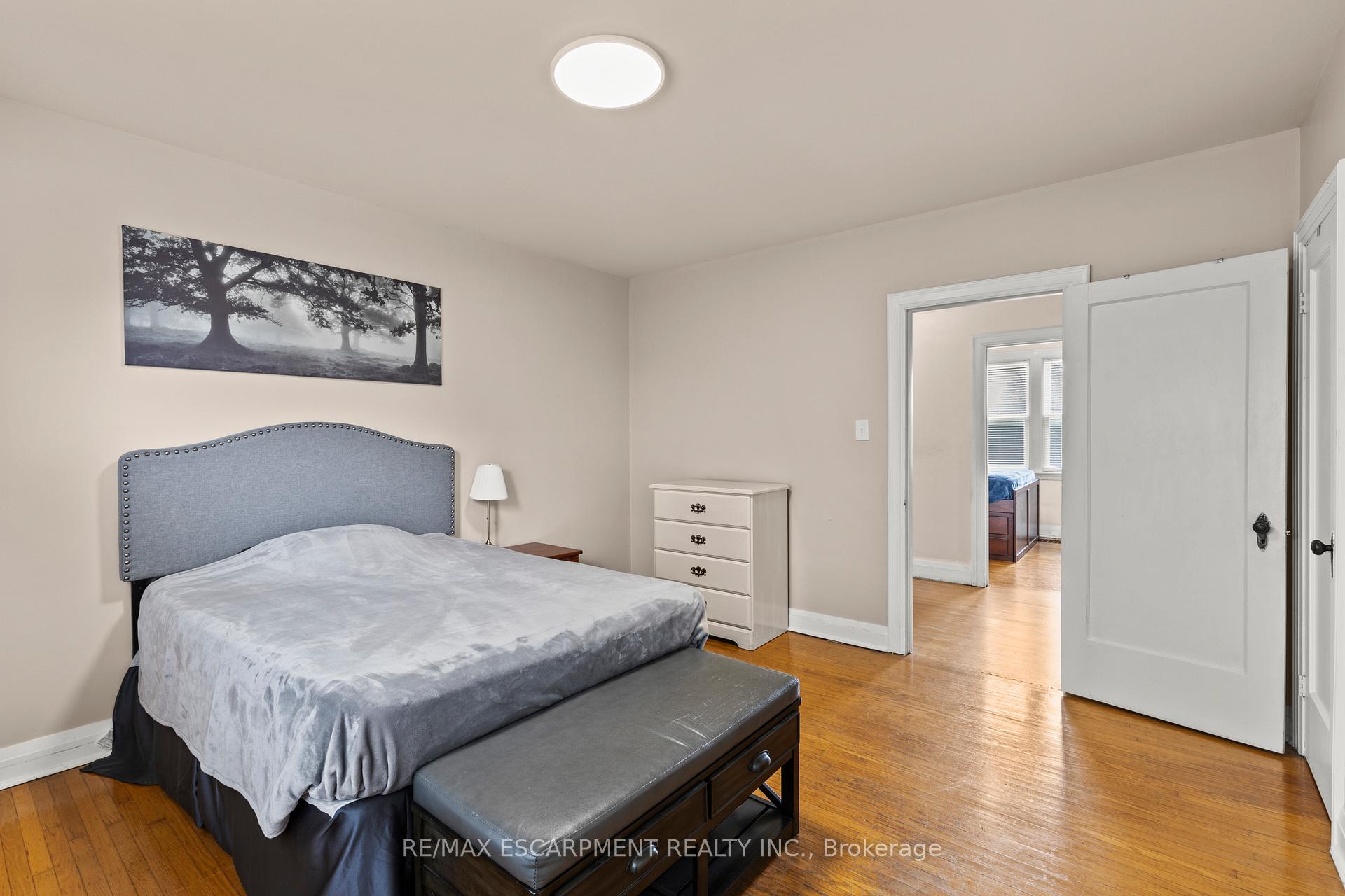 Photo 25 of 29 Barons Avenue S, Hamilton, Bartonville — HOMEH