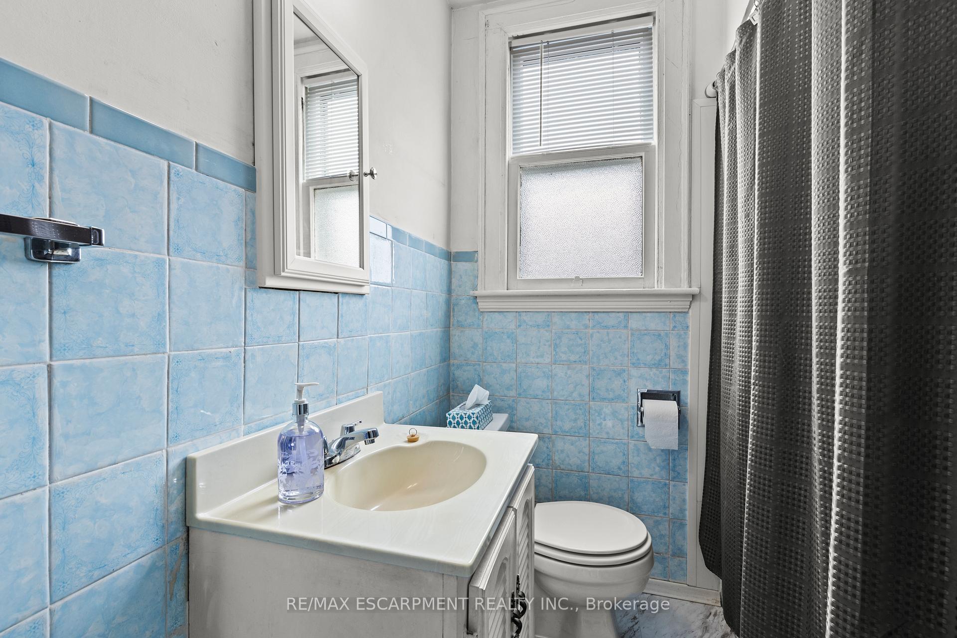 Photo 15 of 29 Barons Avenue S, Hamilton, Bartonville — HOMEH