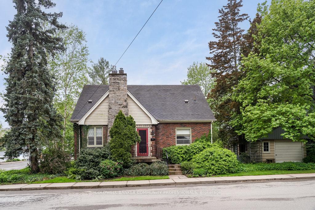 Photo 3 of 204 Melville Street, Hamilton, Dundas — HOMEH