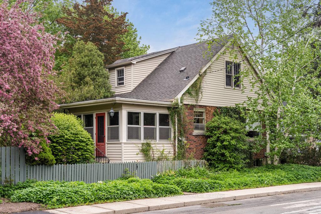 Photo 4 of 204 Melville Street, Hamilton, Dundas — HOMEH