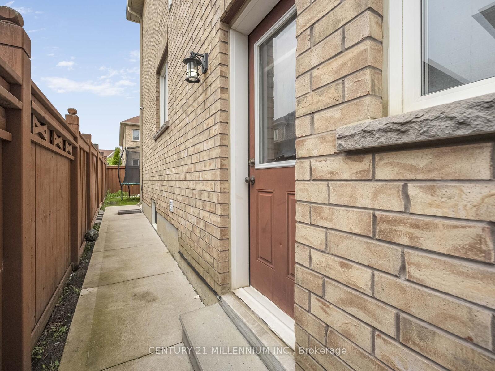 Photo 19 of 73 Natronia Trail, Brampton, Bram East — HOMEH